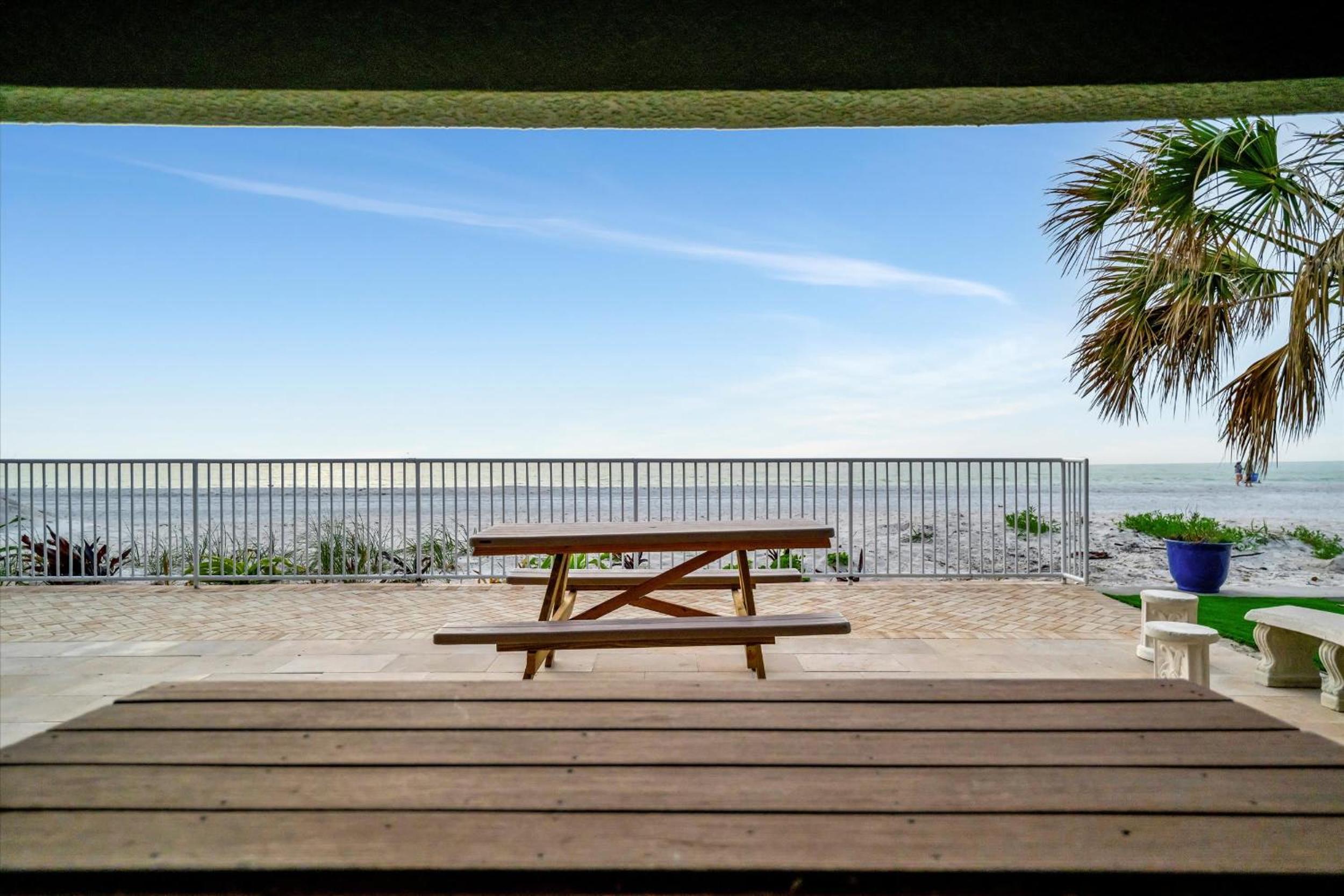 Stones Throw Beachside Bungalow #2 AT THE BEACH