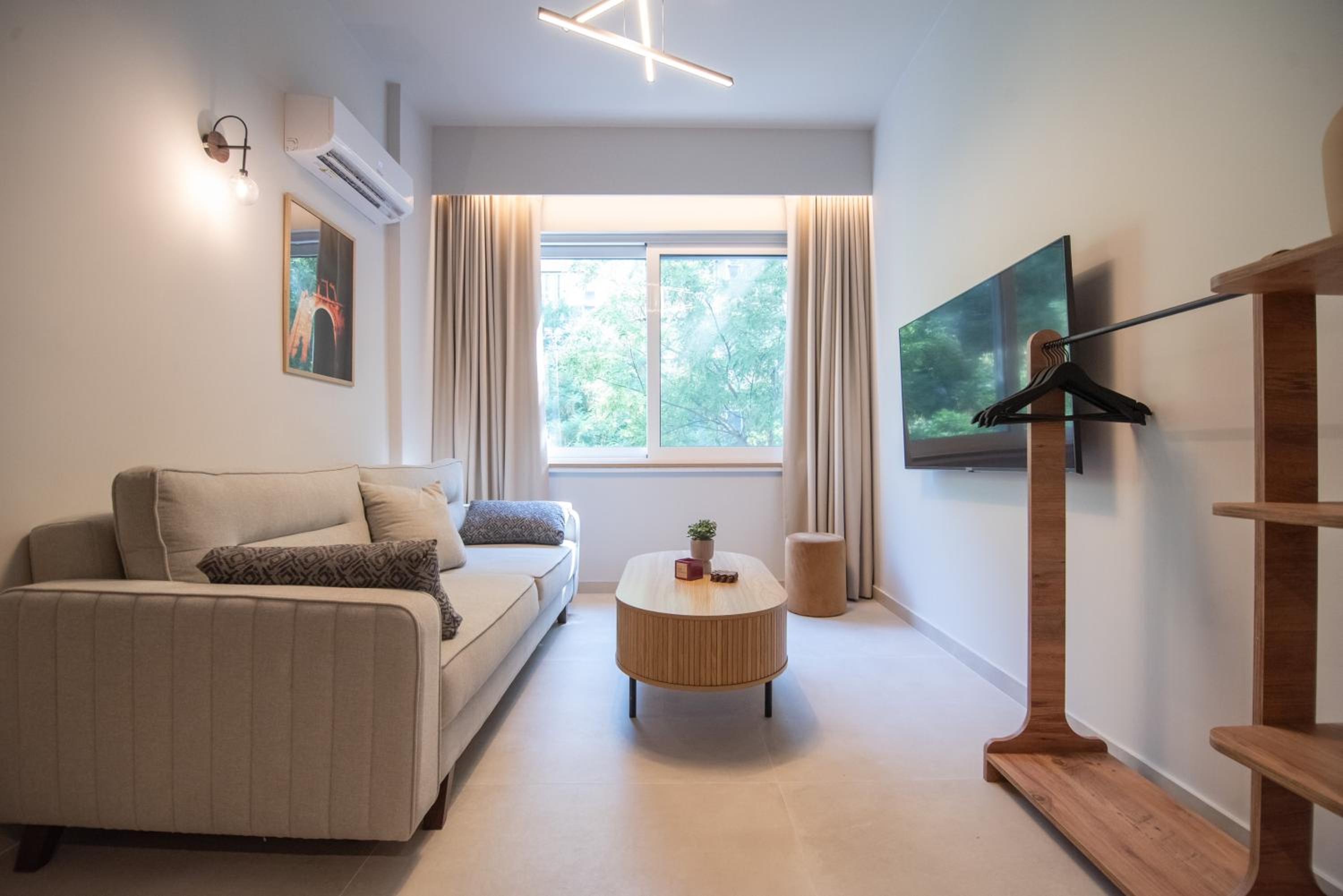 85 Urban Suites