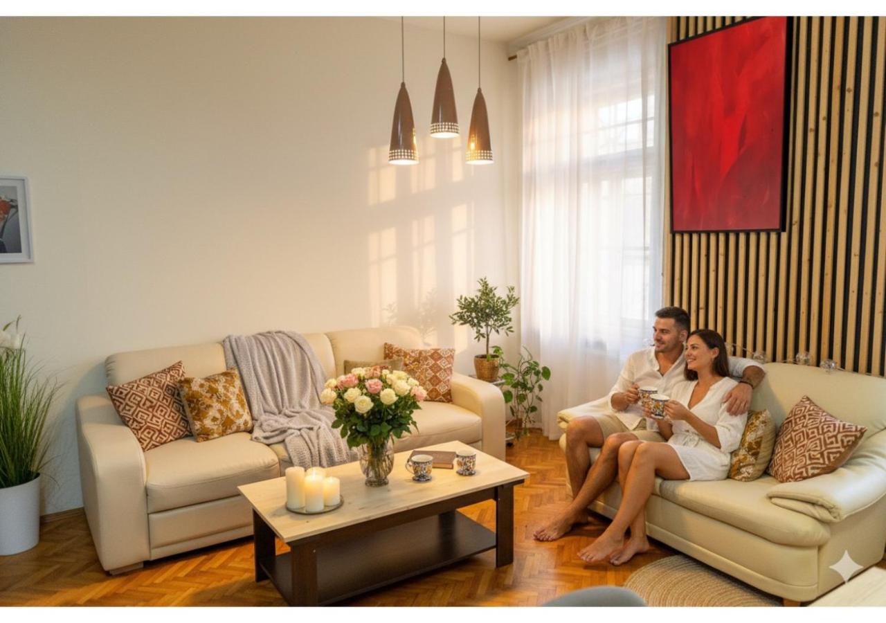 Designer Apartment with City Views - Prime Central Location