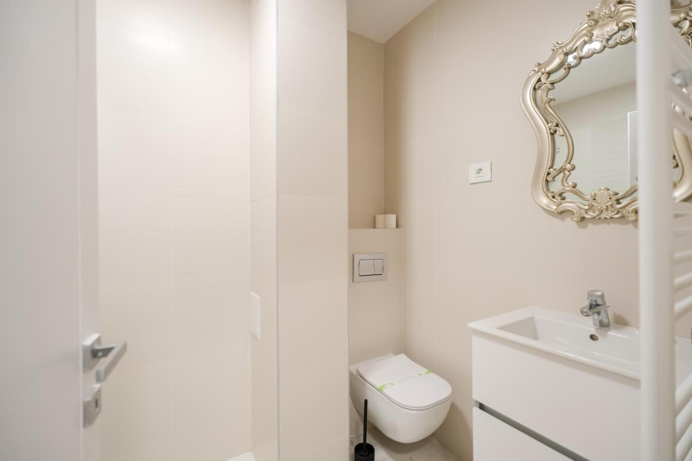 The Velvet by Blvd 44B5 - Premium City Retreat