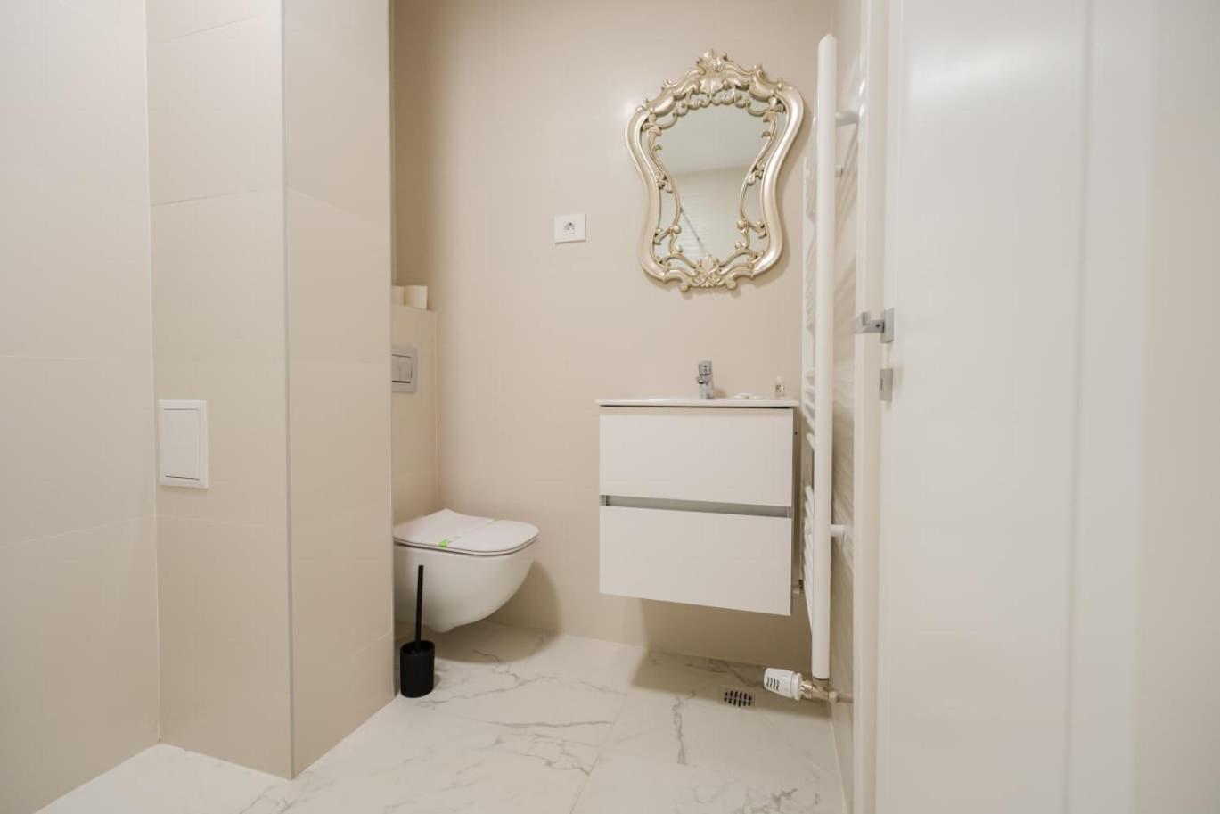The Velvet by Blvd 44B5 - Premium City Retreat