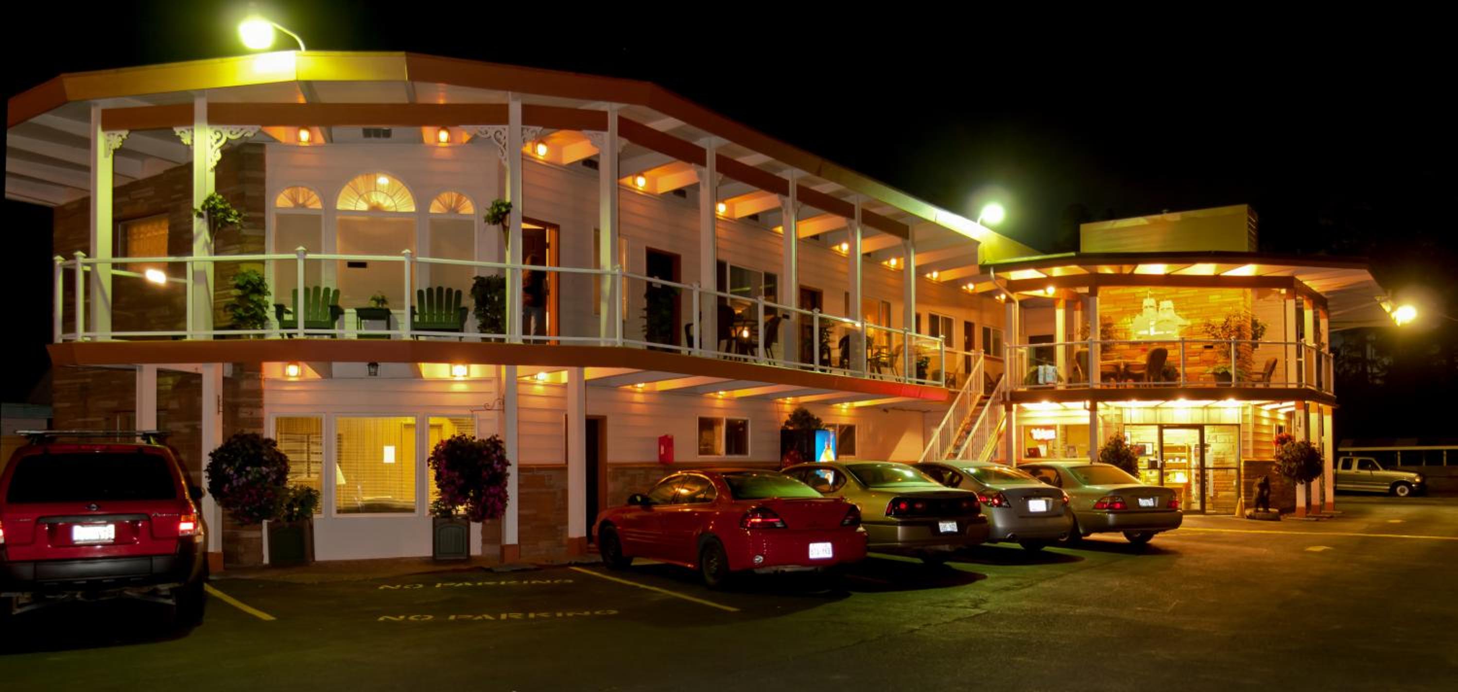 Breakers Boutique Inn - Property Image 2