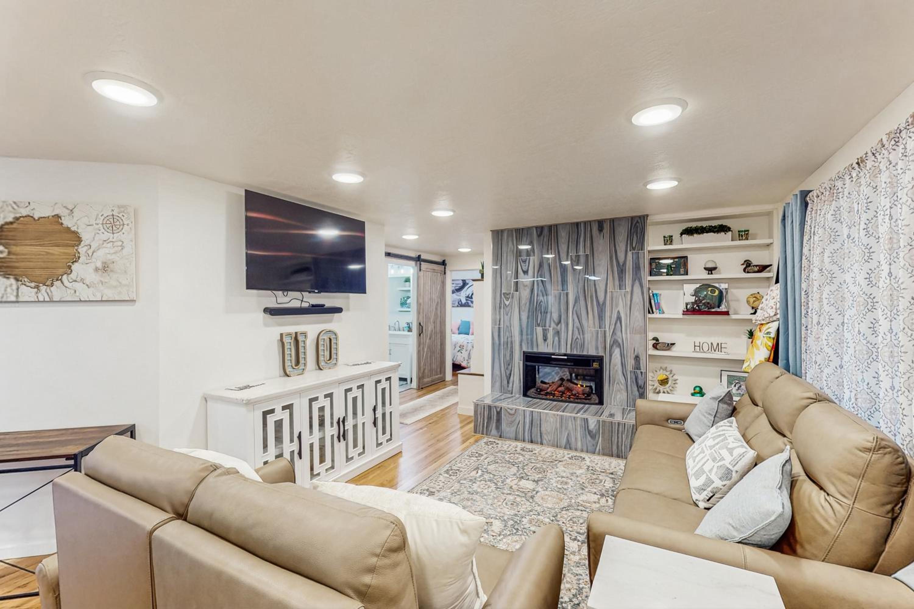 2 Mi to Campus! Family Home with Game Room in Eugene