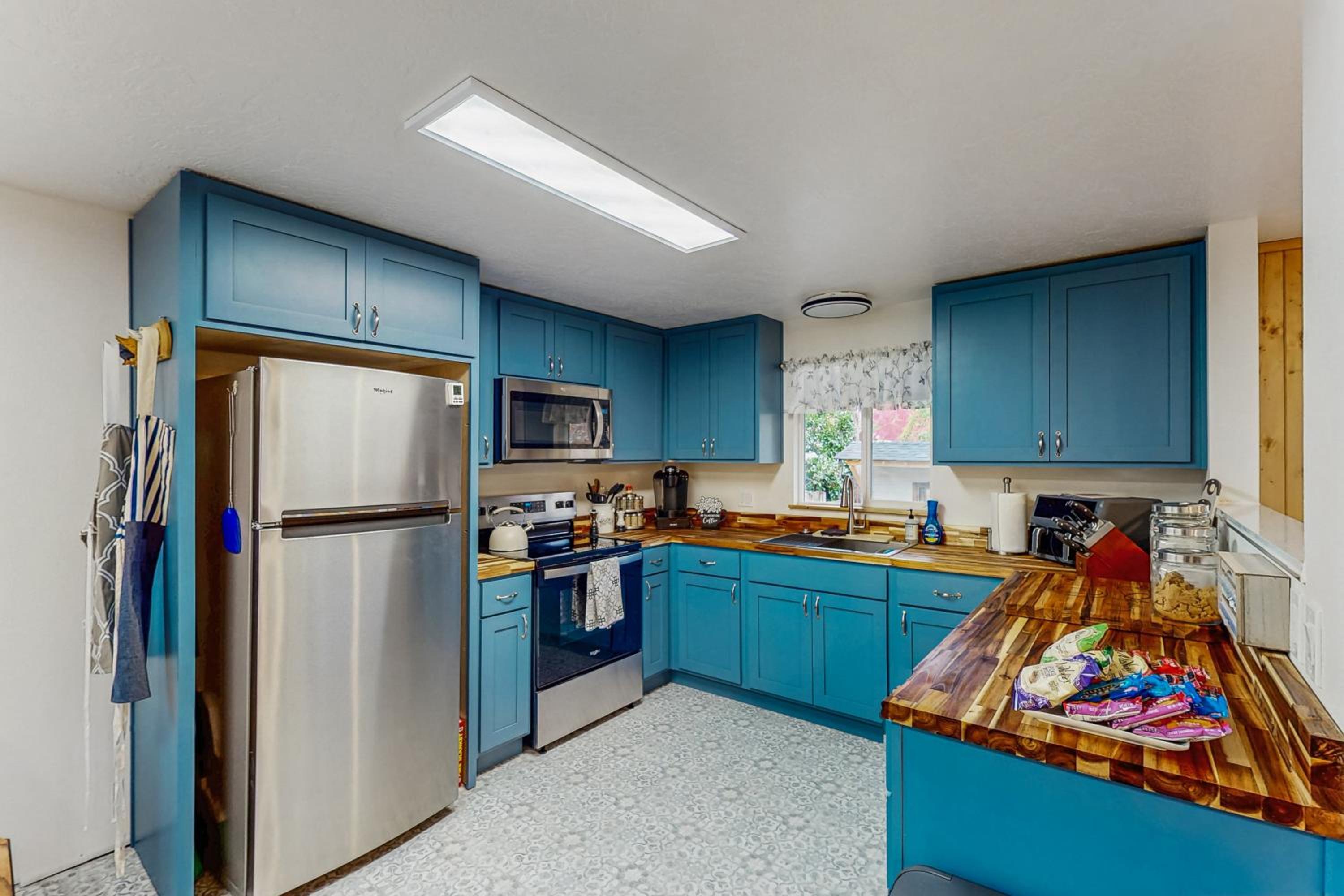 2 Mi to Campus! Family Home with Game Room in Eugene