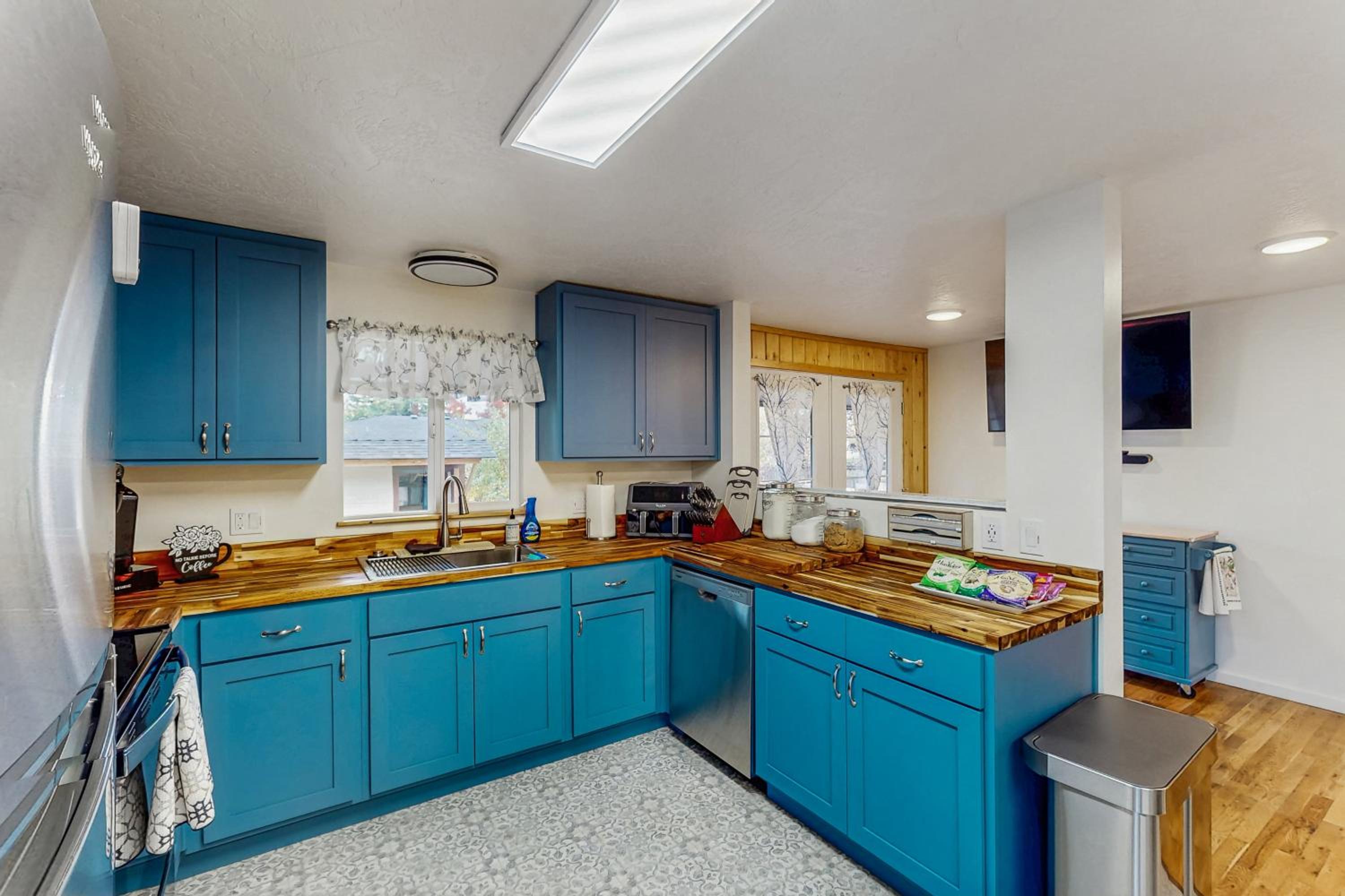 2 Mi to Campus! Family Home with Game Room in Eugene