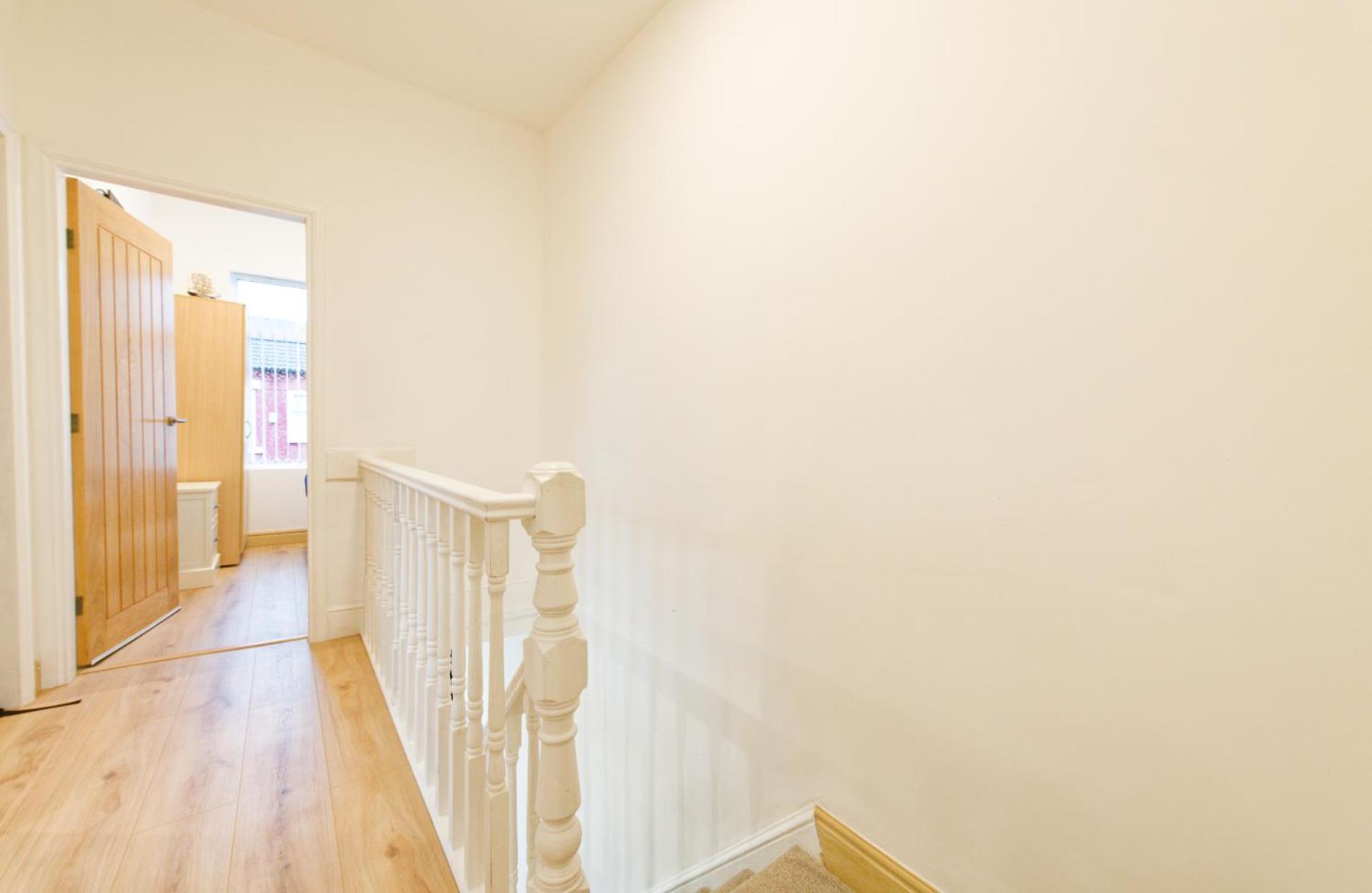 SidemerseyLivings - Step-Free 4BR Home, Ground Floor Bed & Bath, Private Gated Parking