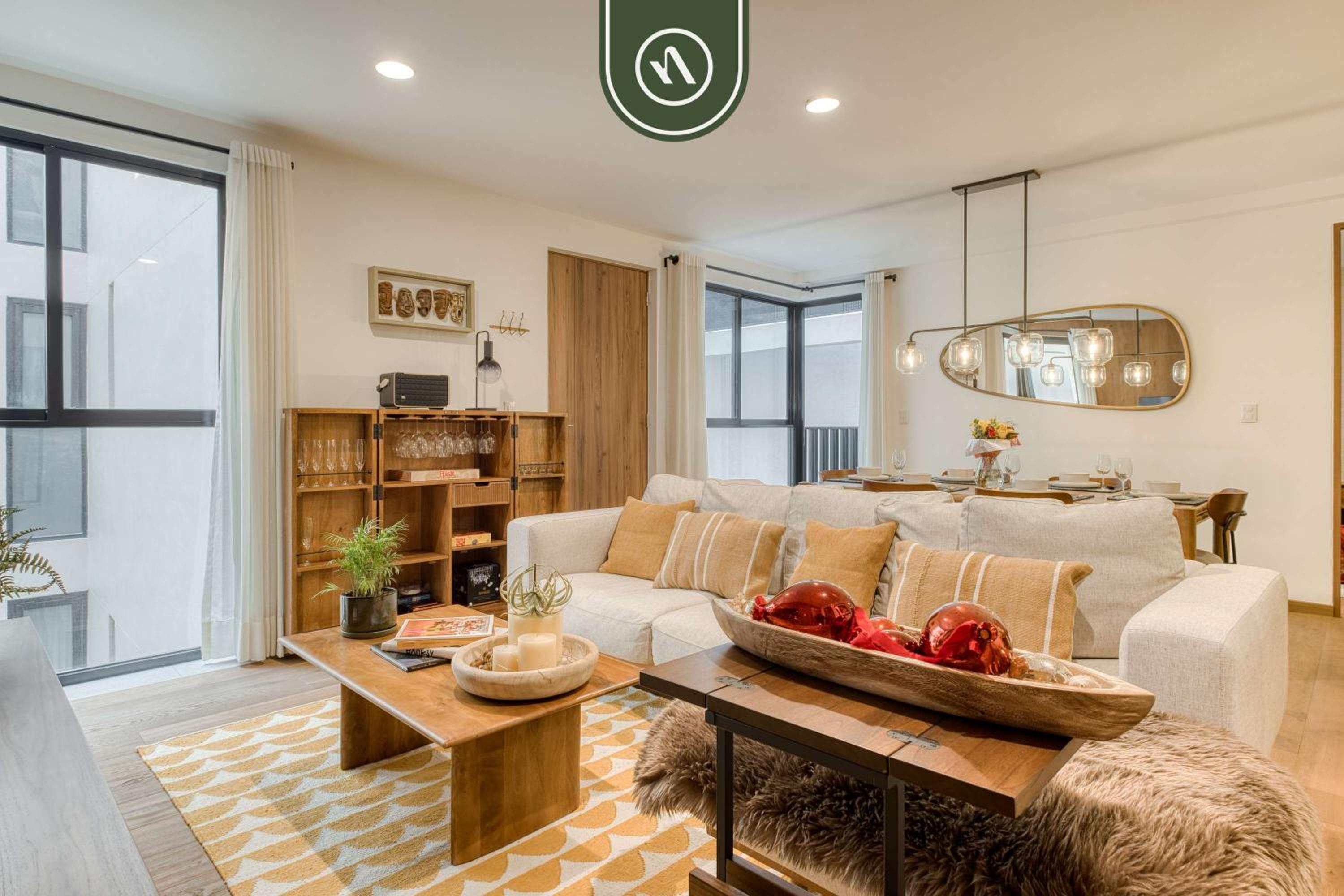 Luxury 2 BR Condo - Rooftop Pool with City View photo 5