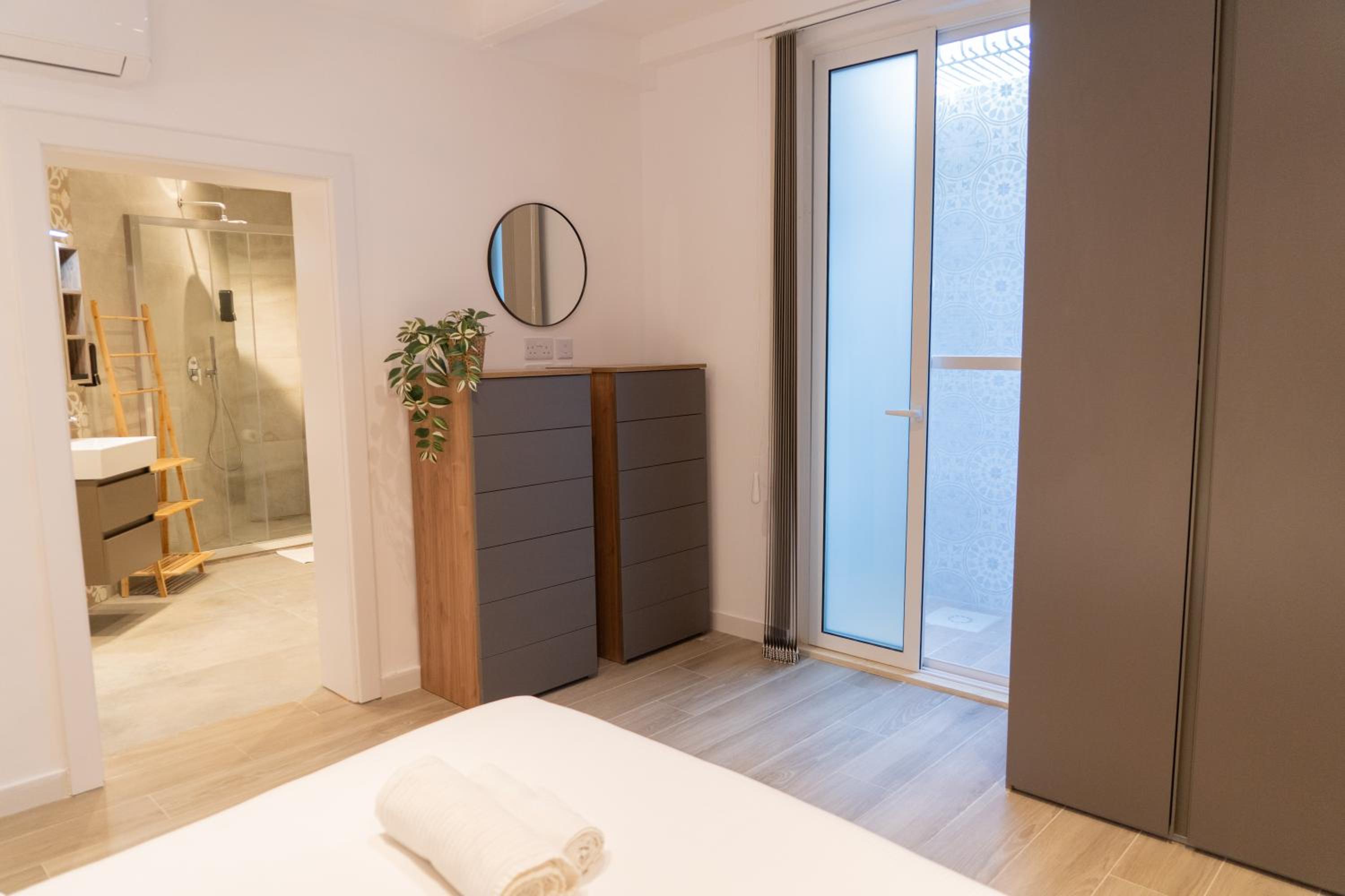 Emilio's Suites