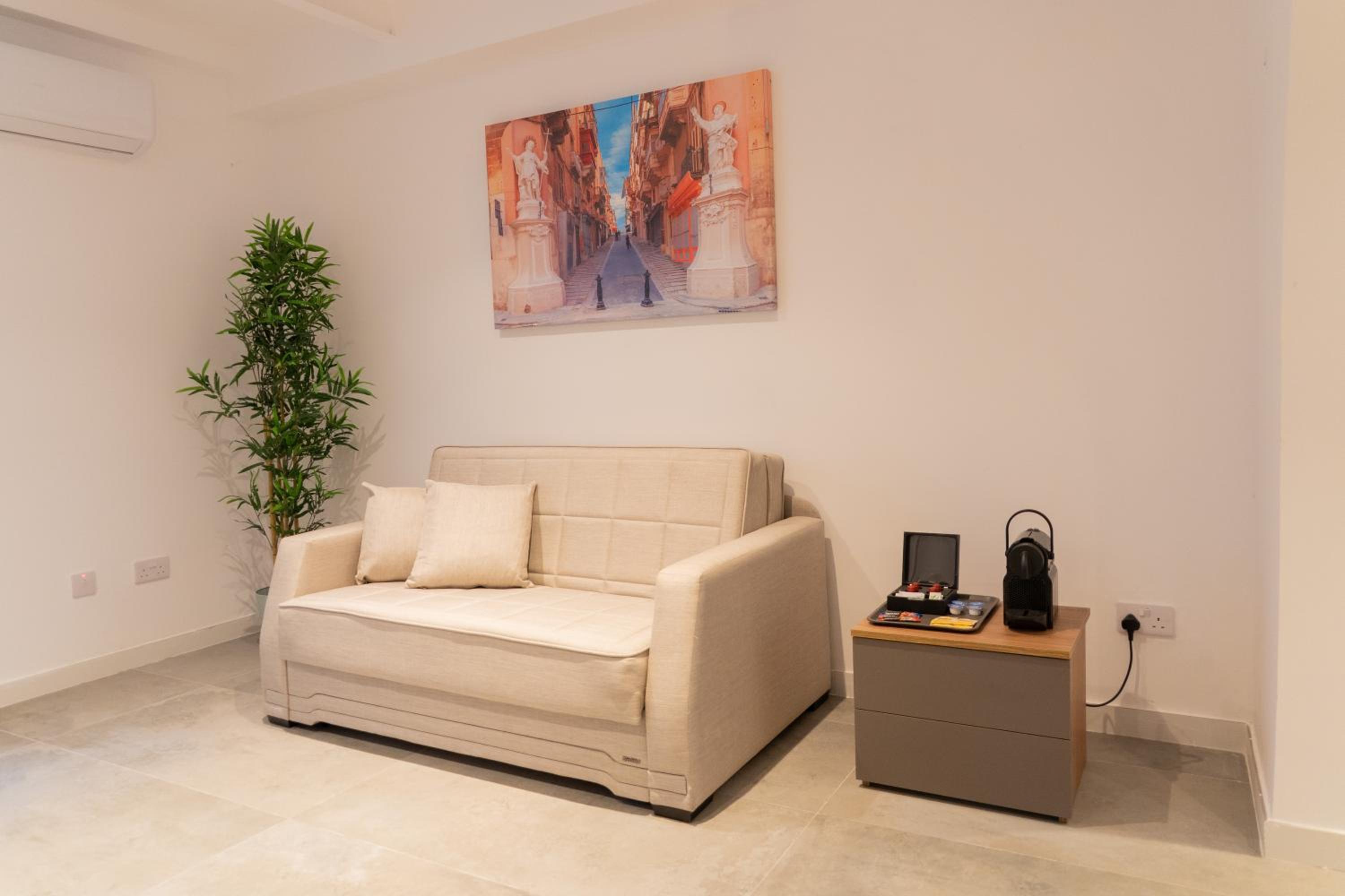 Emilio's Suites