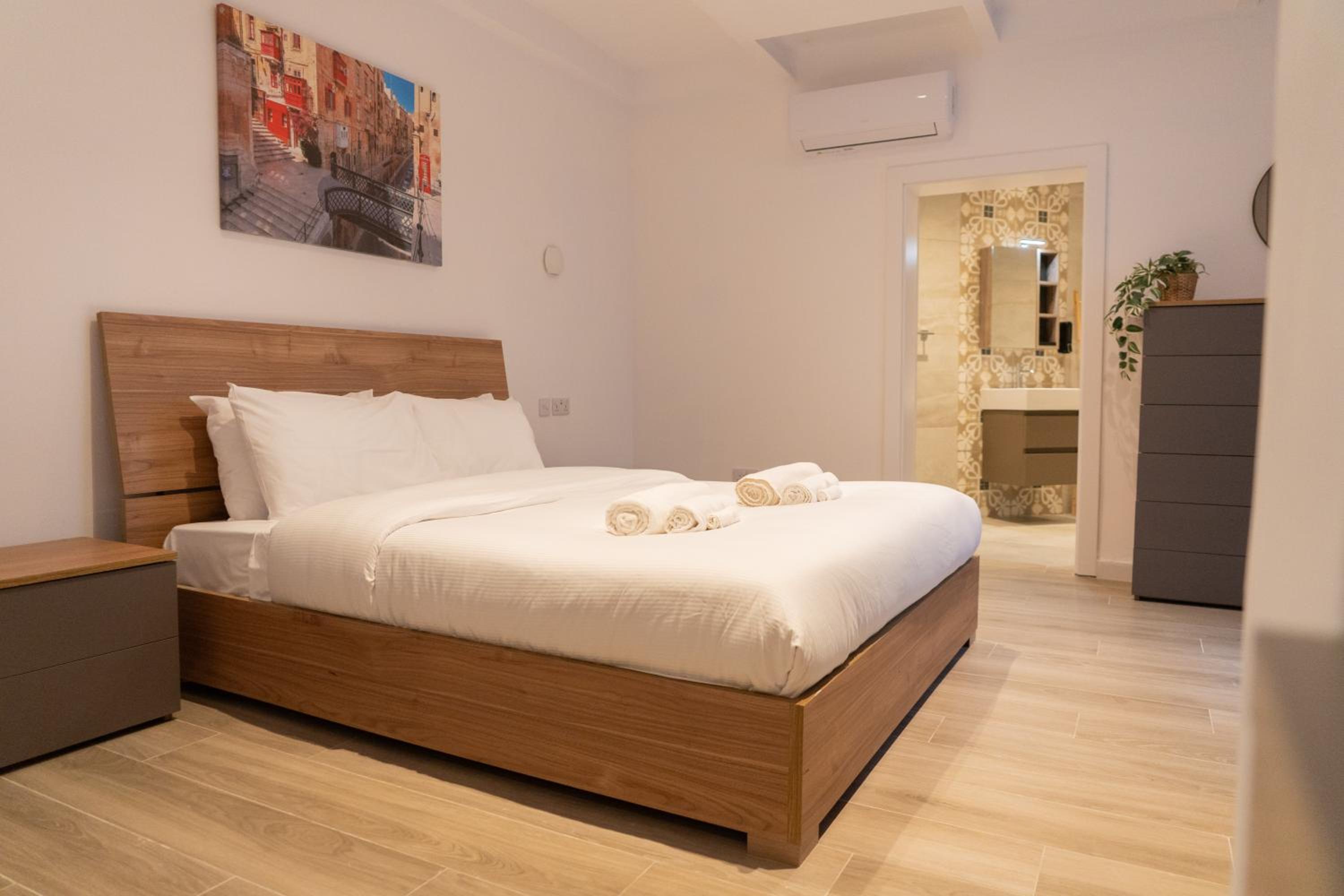 Emilio's Suites
