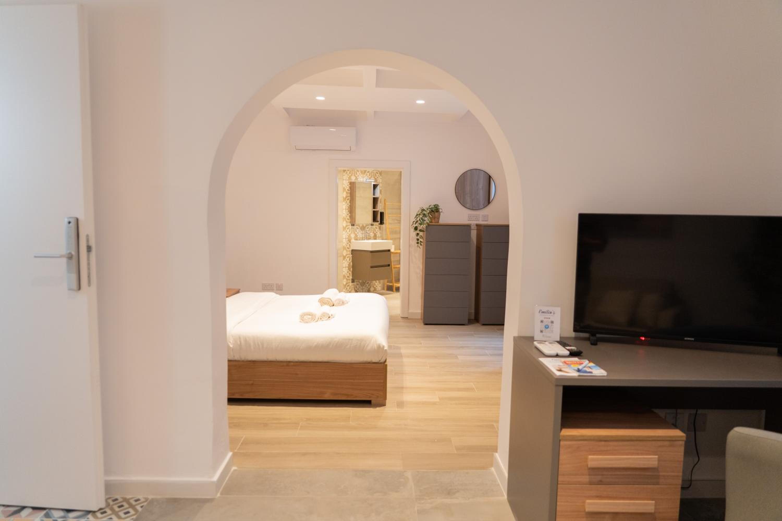 Emilio's Suites