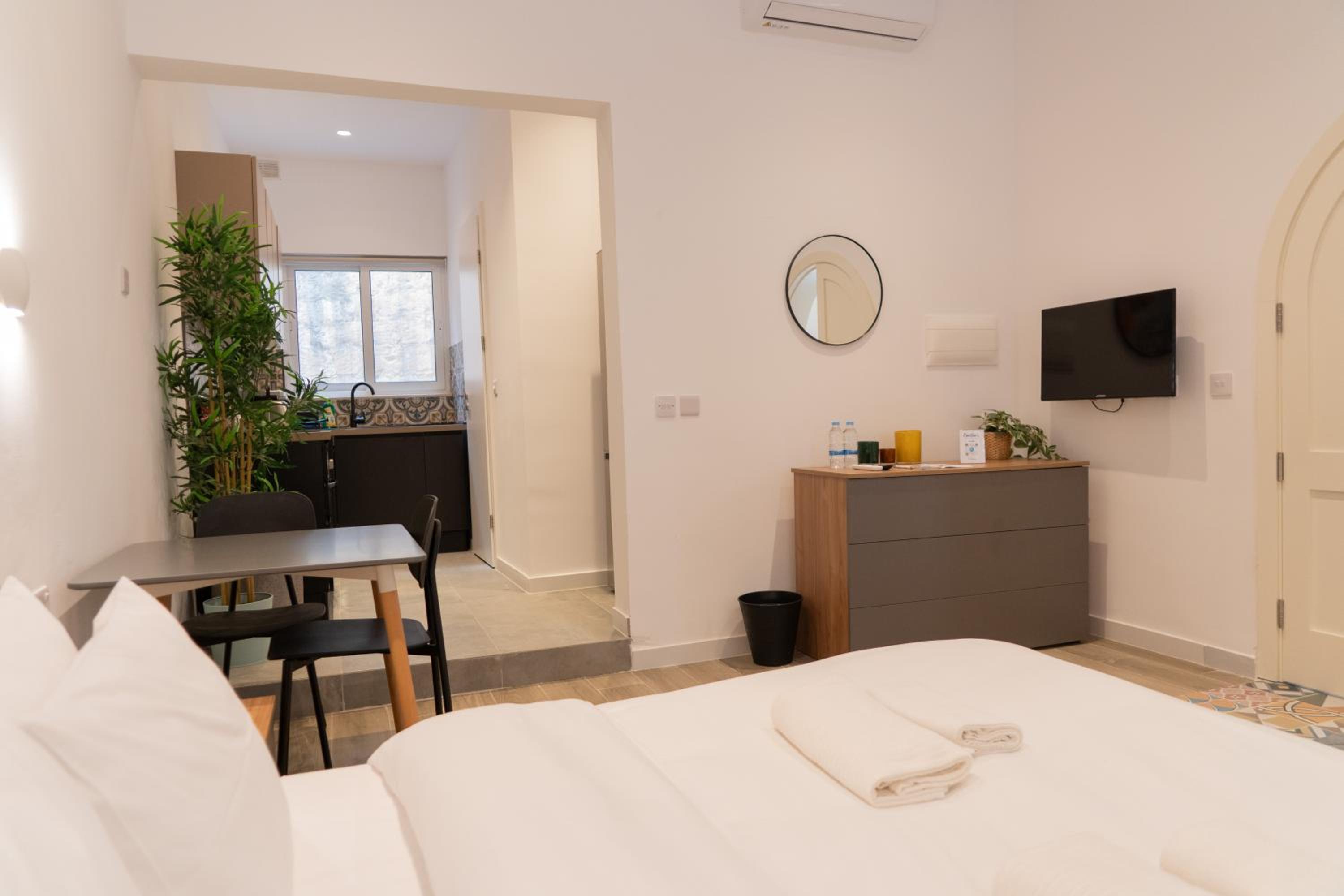 Emilio's Suites