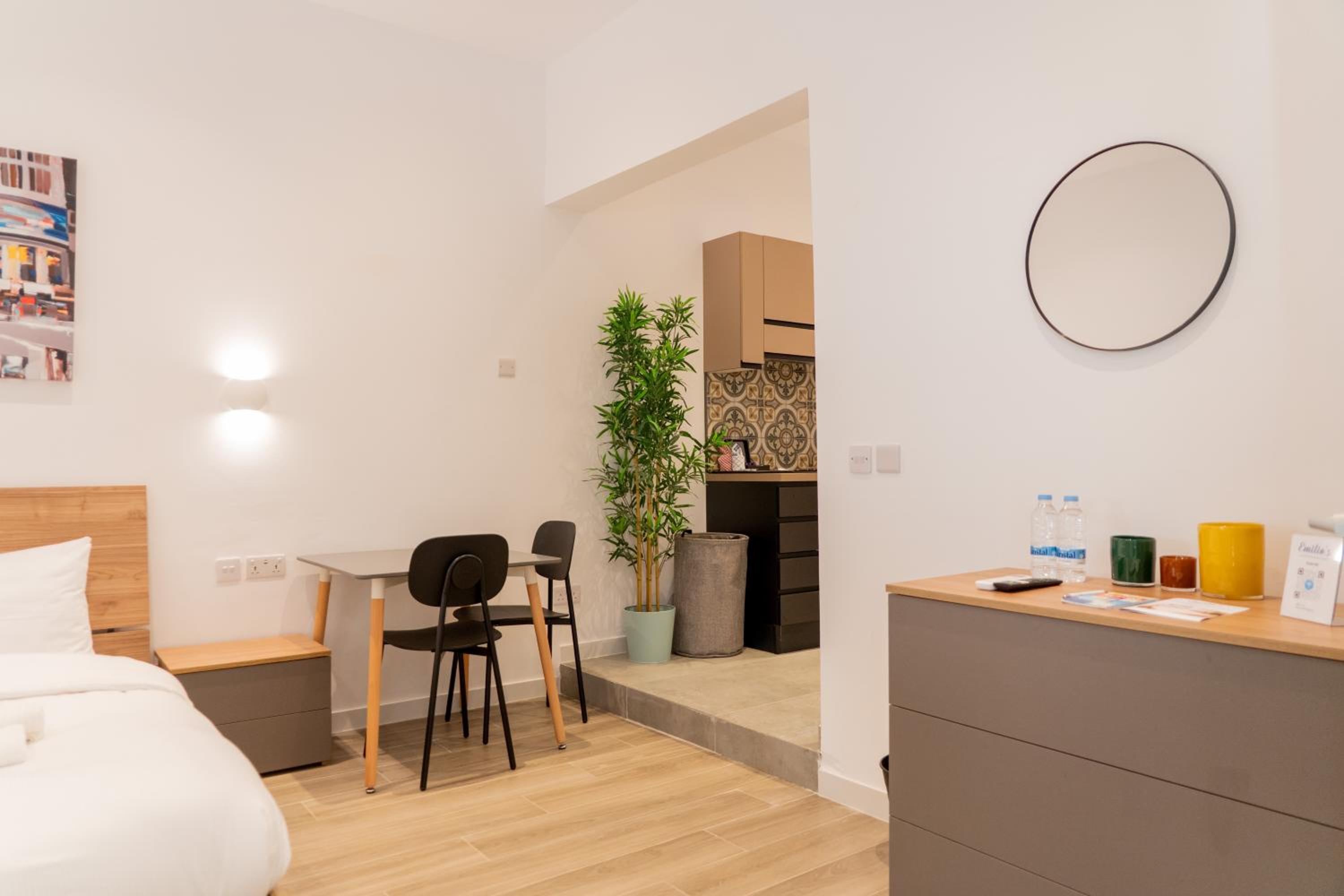 Emilio's Suites