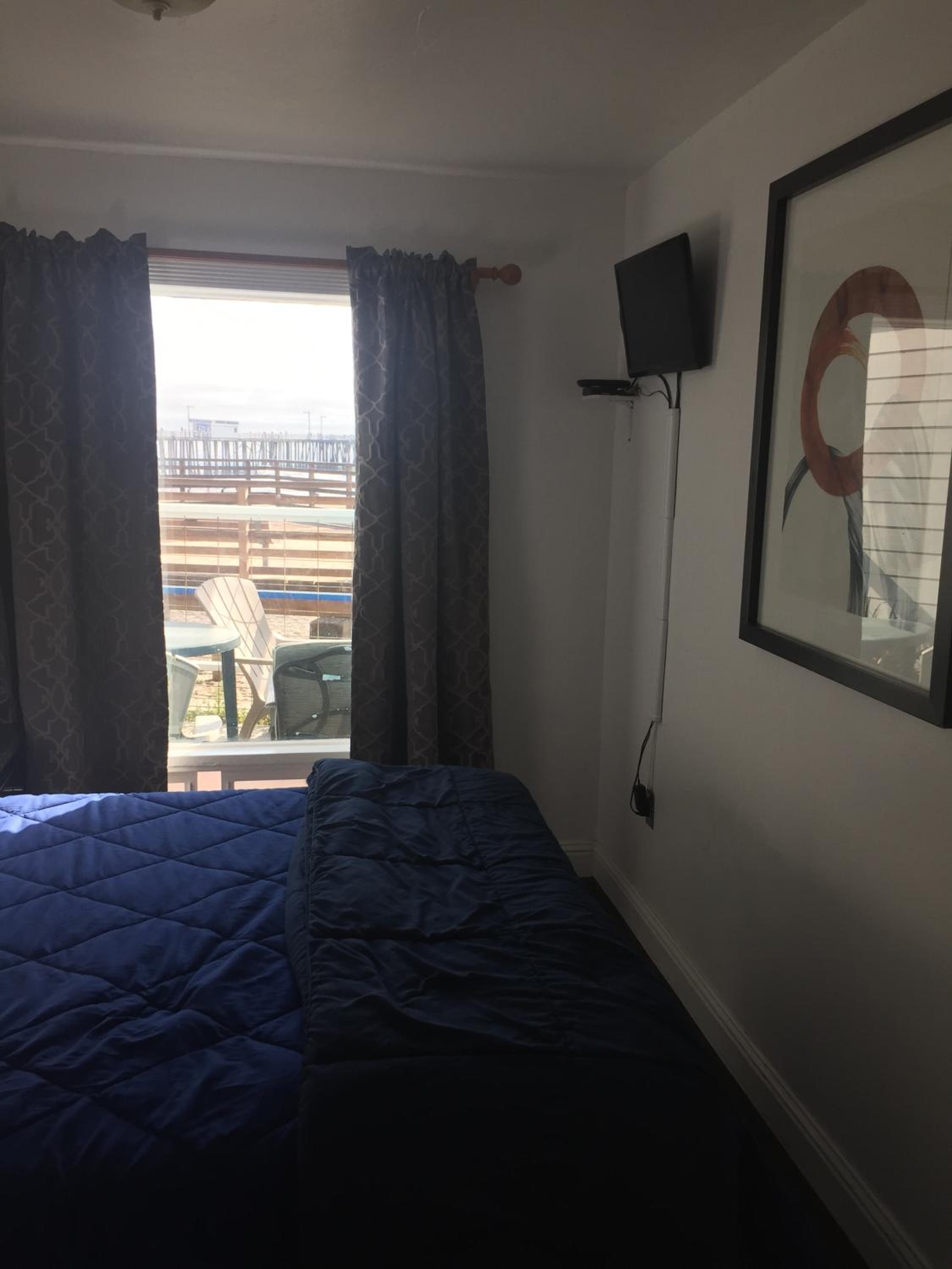 Dolphin Cove Motel