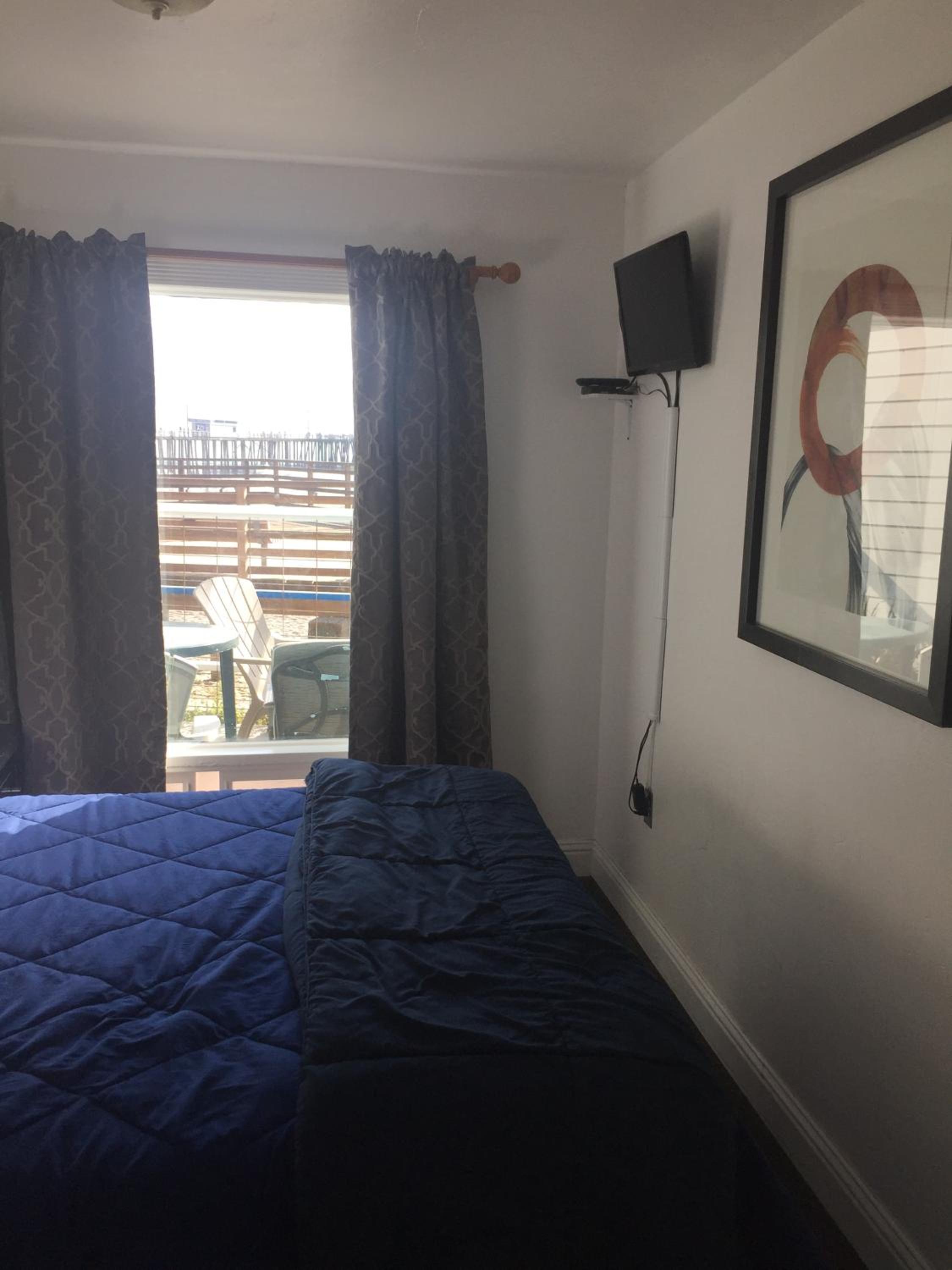 Dolphin Cove Motel