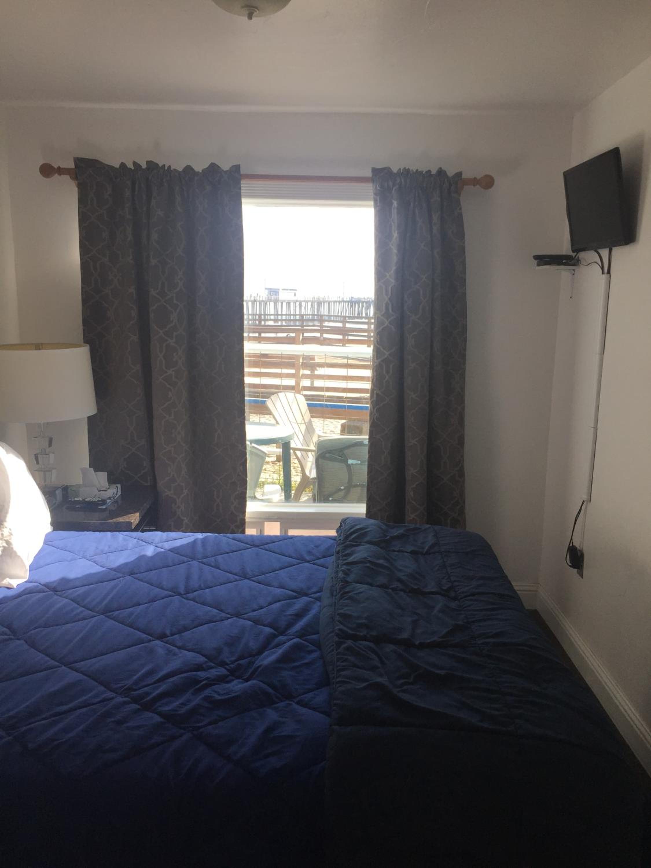 Dolphin Cove Motel
