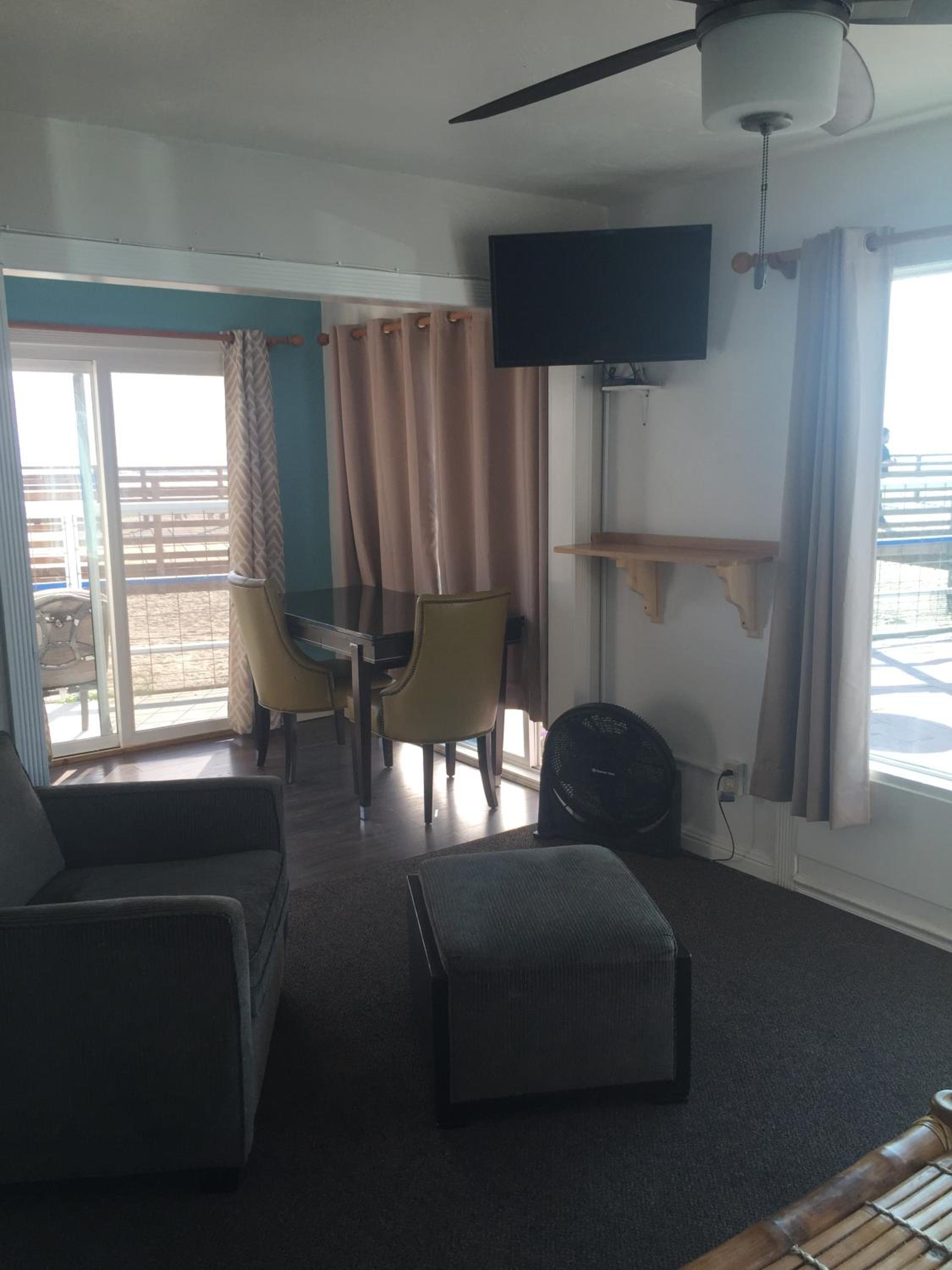 Dolphin Cove Motel