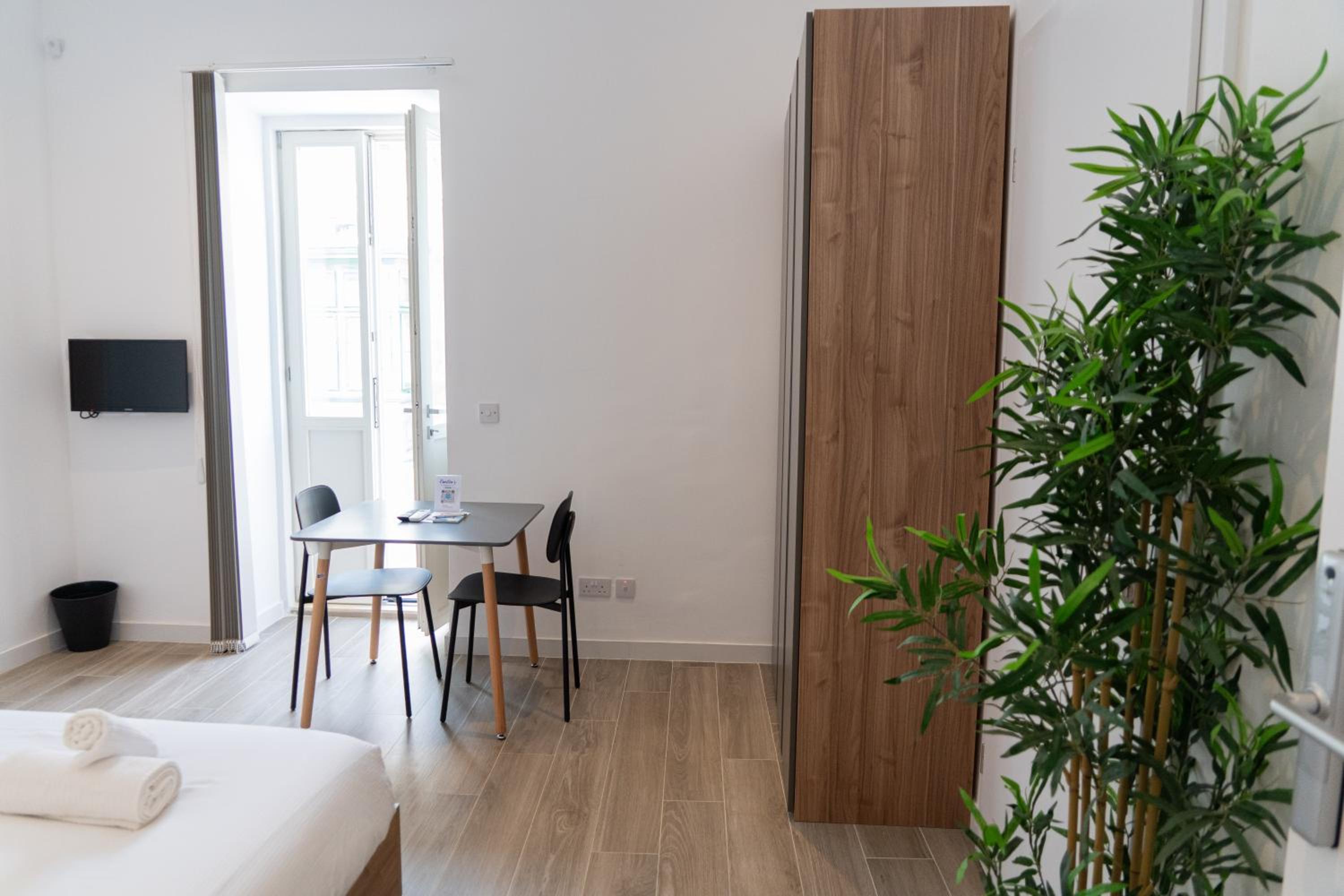 Emilio's Suites