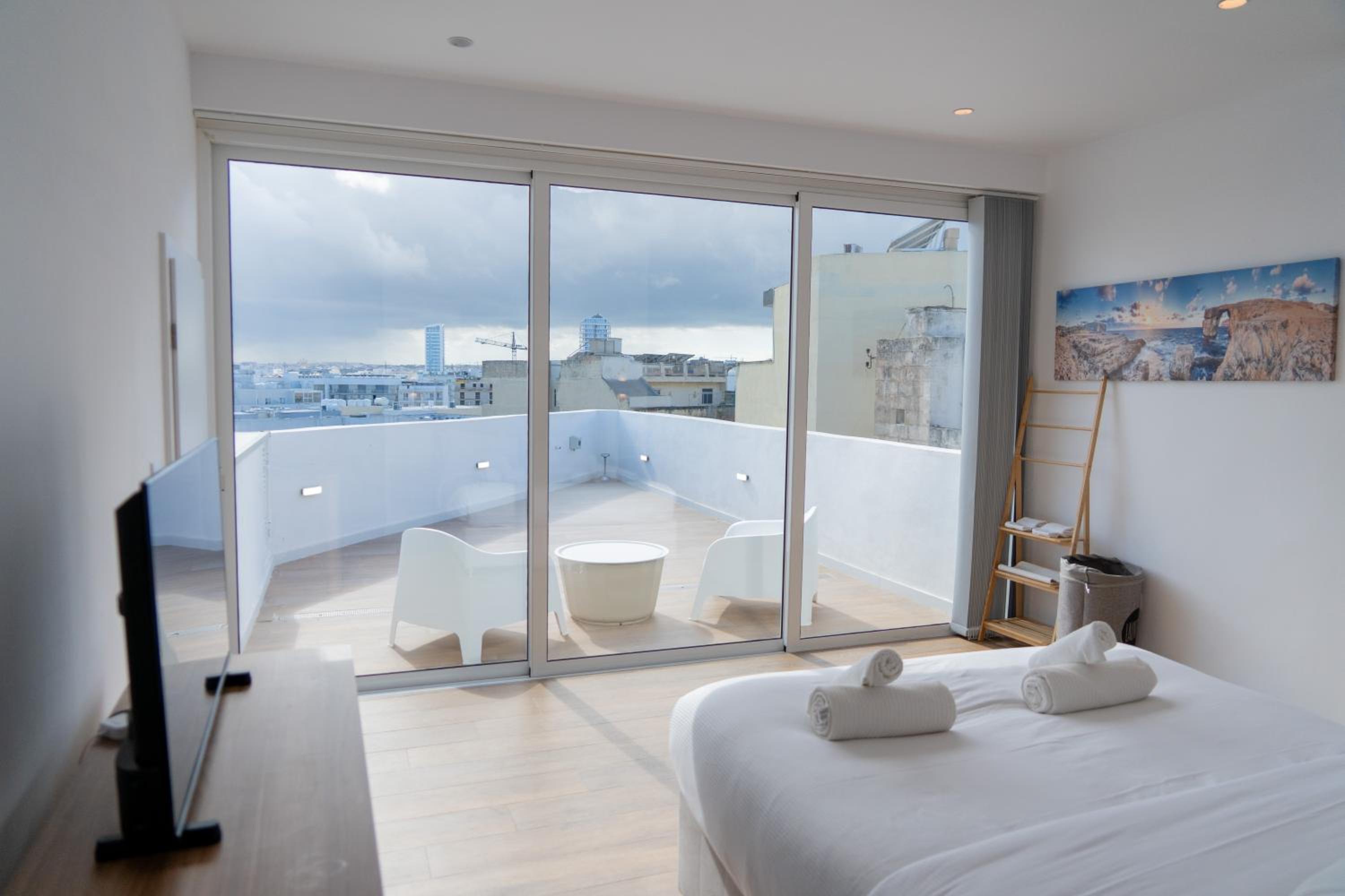 Emilio's Suites