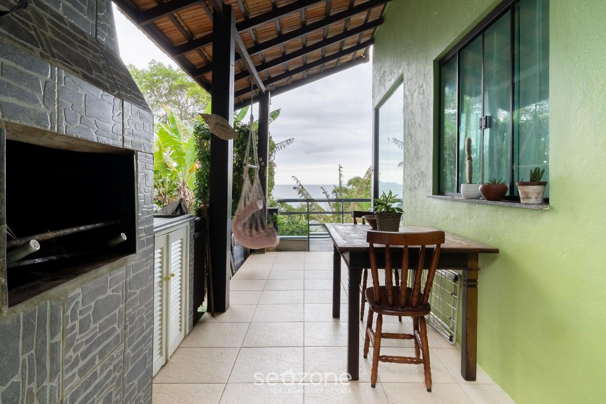House w/ ocean view, pool and beach access IZE0016