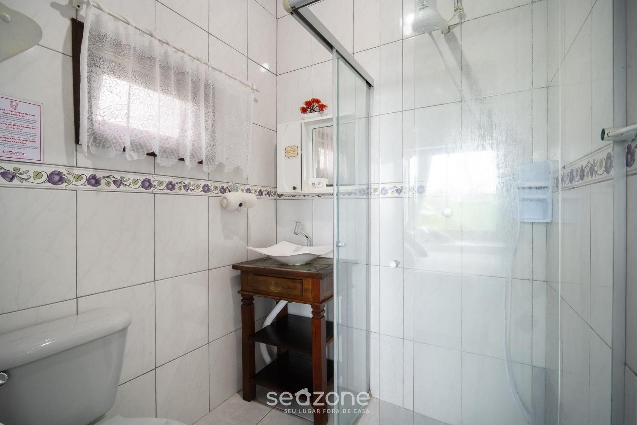 House w/ ocean view, pool and beach access IZE0016