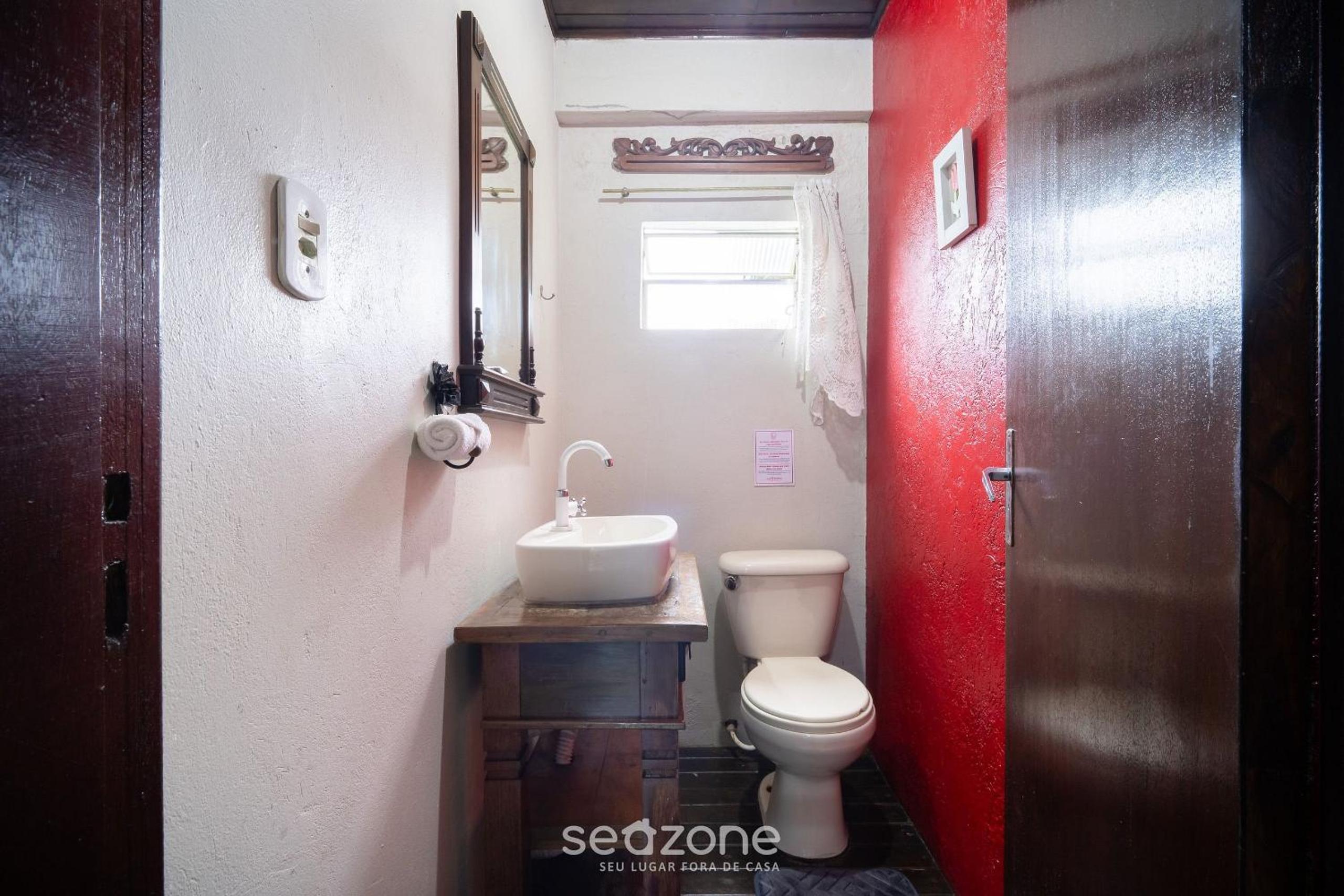 House w/ ocean view, pool and beach access IZE0016