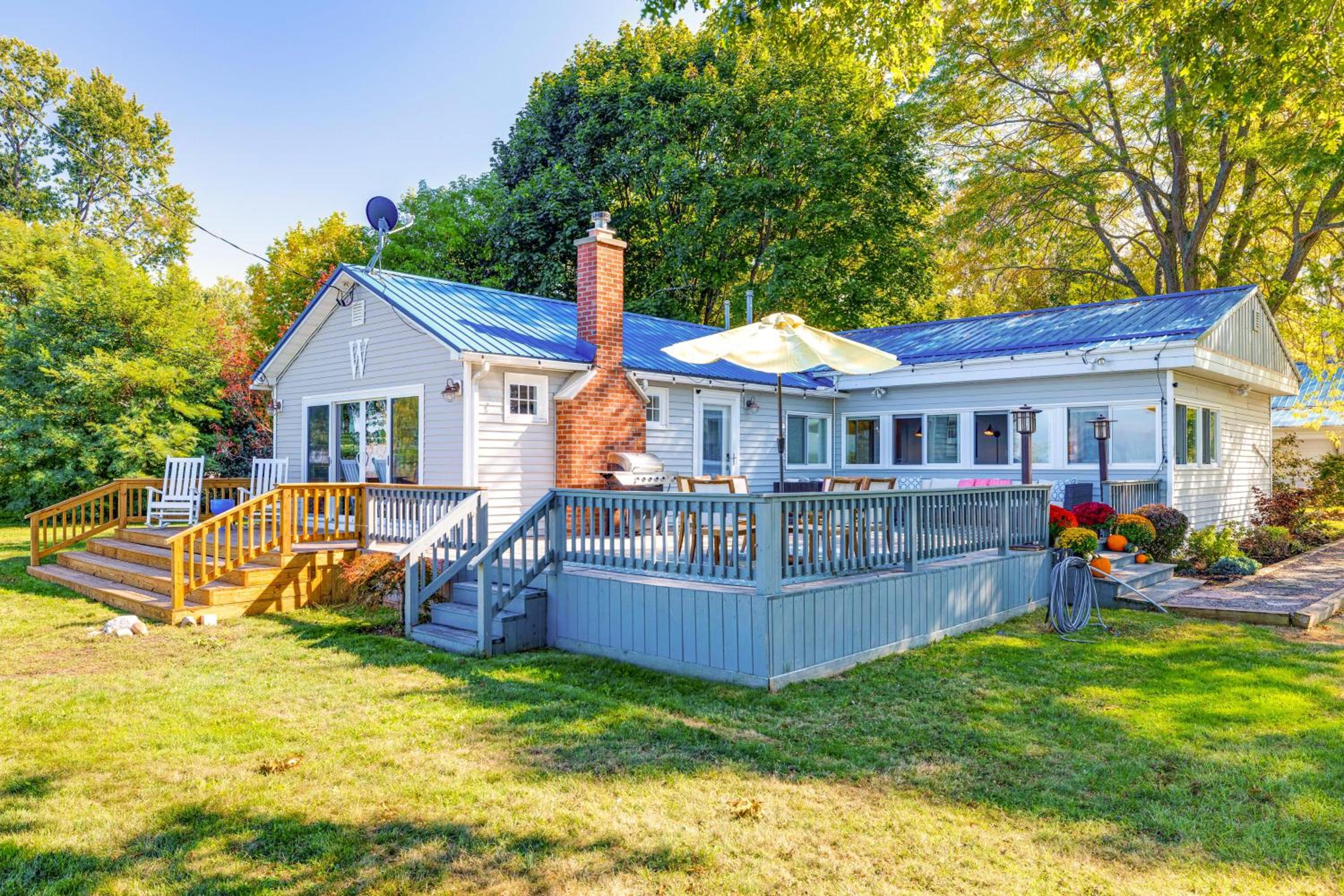 Wilson Waterfront Getaway Near Hikes and Wineries!