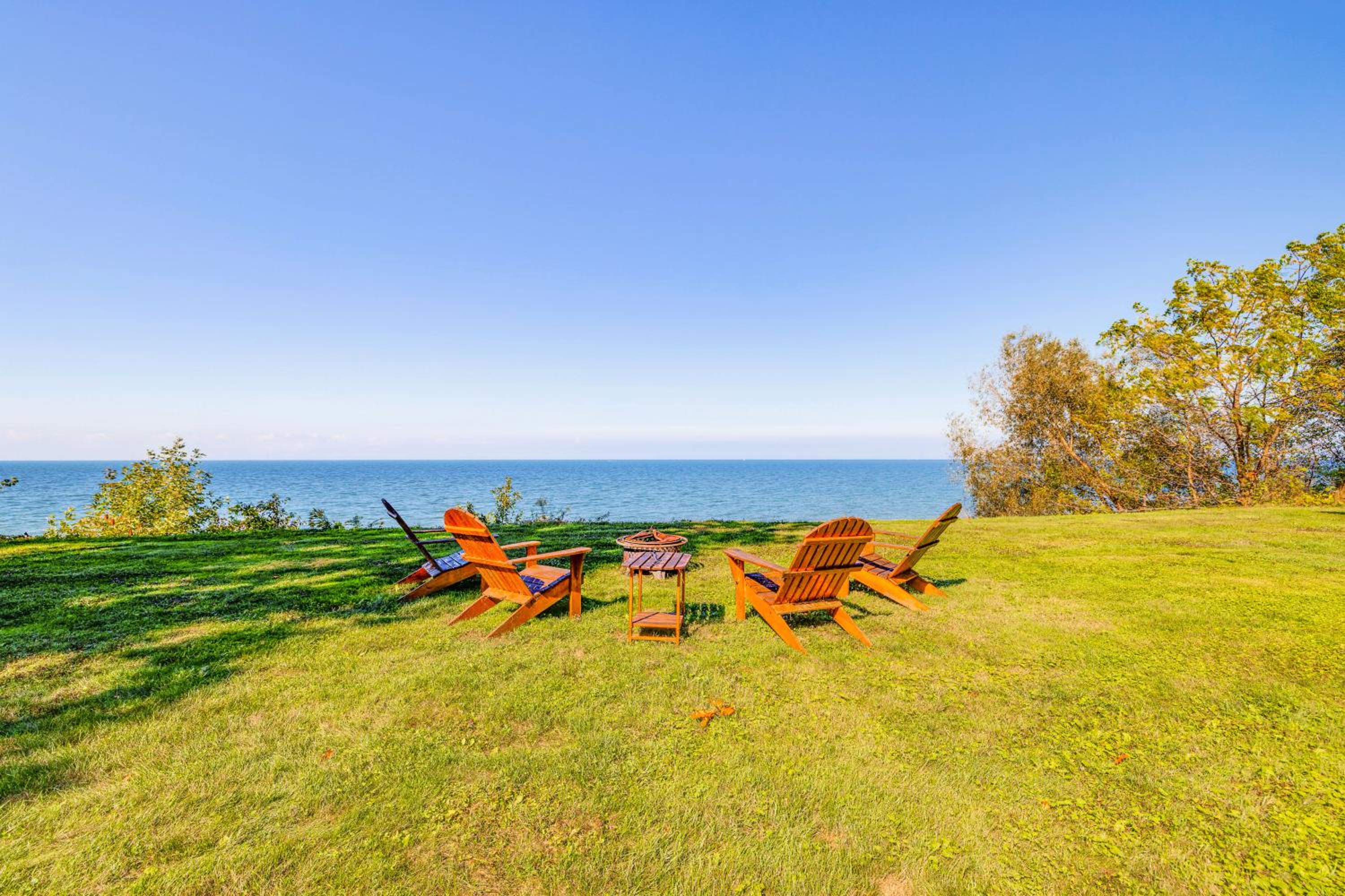 Wilson Waterfront Getaway Near Hikes and Wineries!