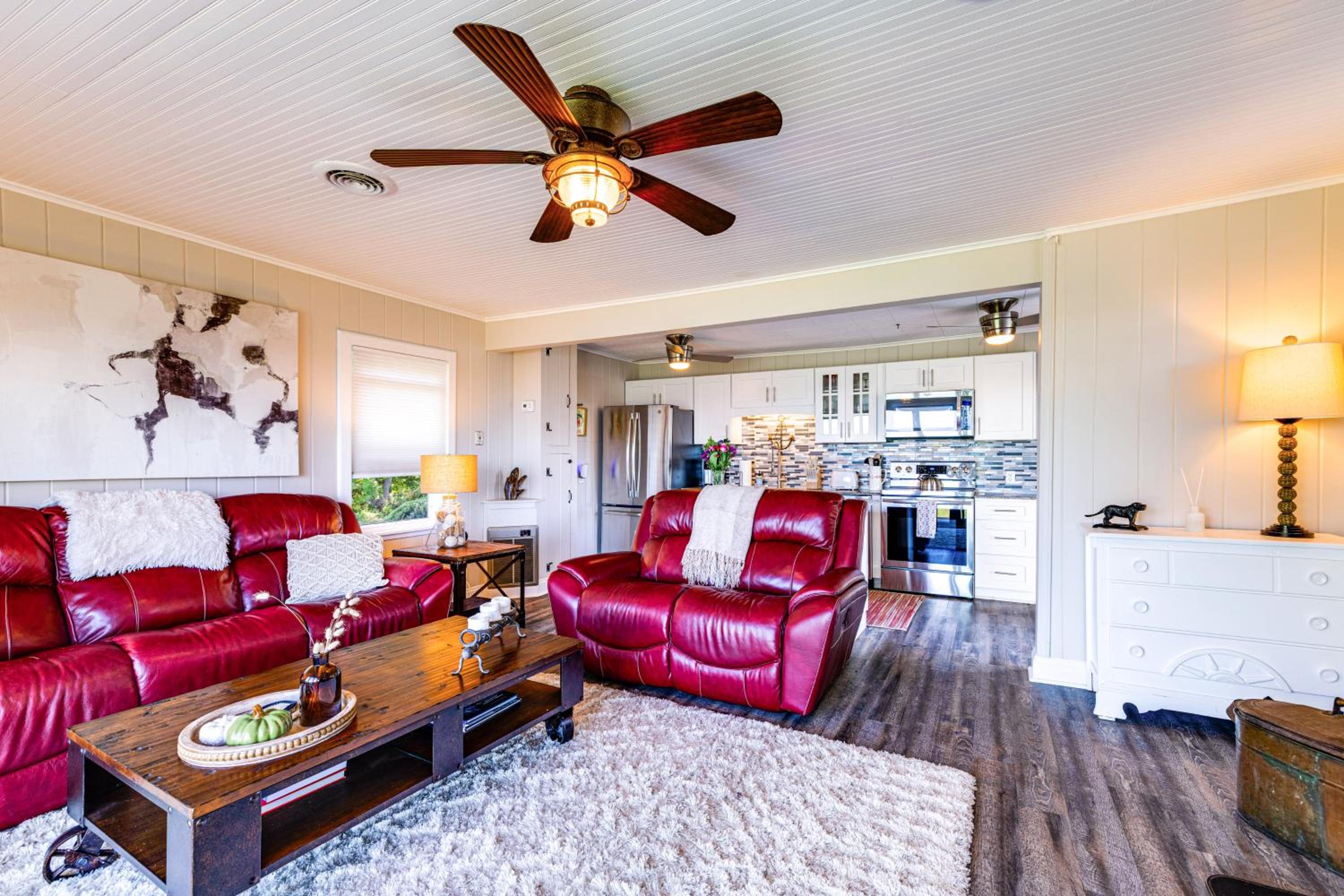 Wilson Waterfront Getaway Near Hikes and Wineries!