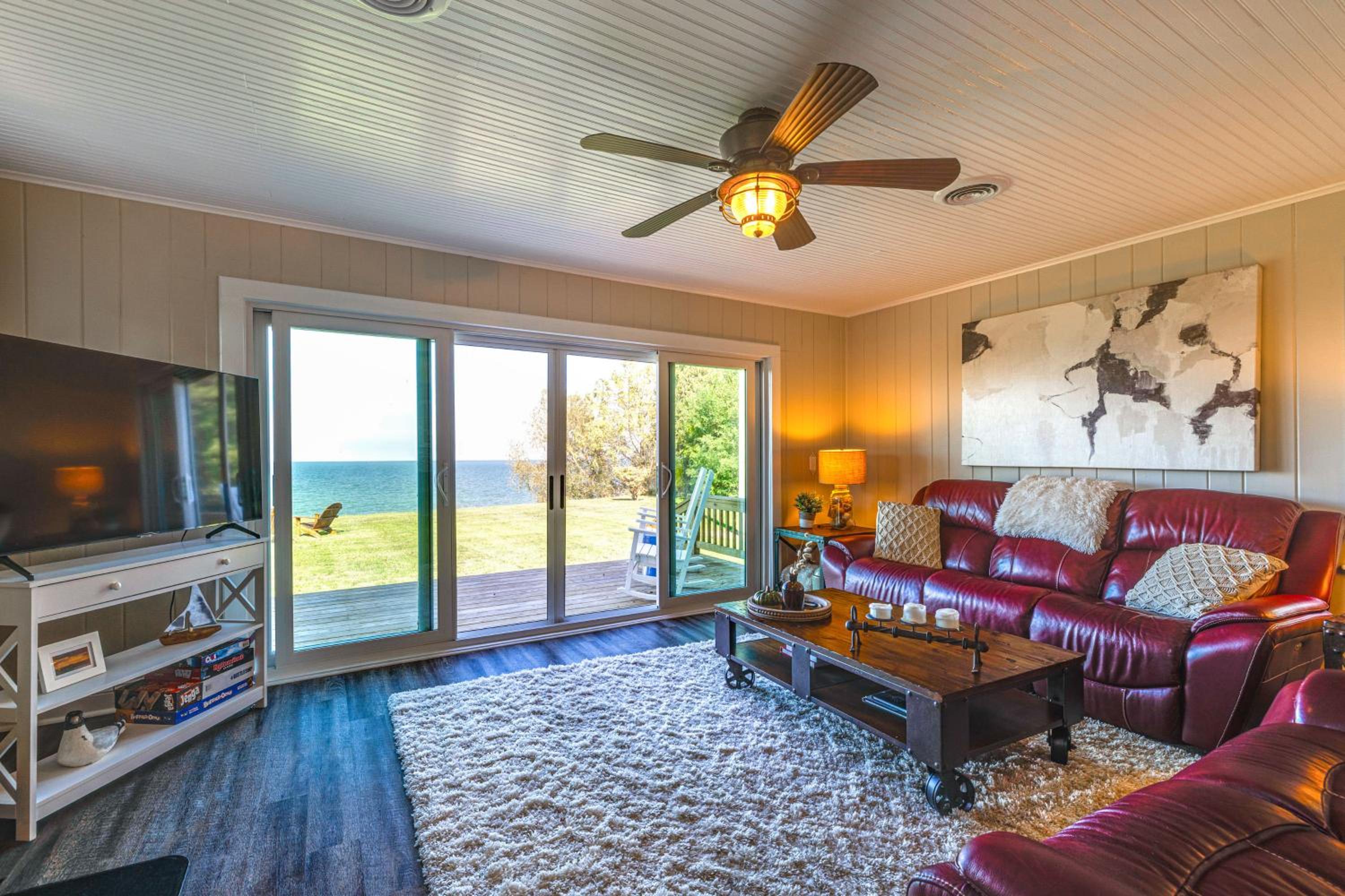 Wilson Waterfront Getaway Near Hikes and Wineries!