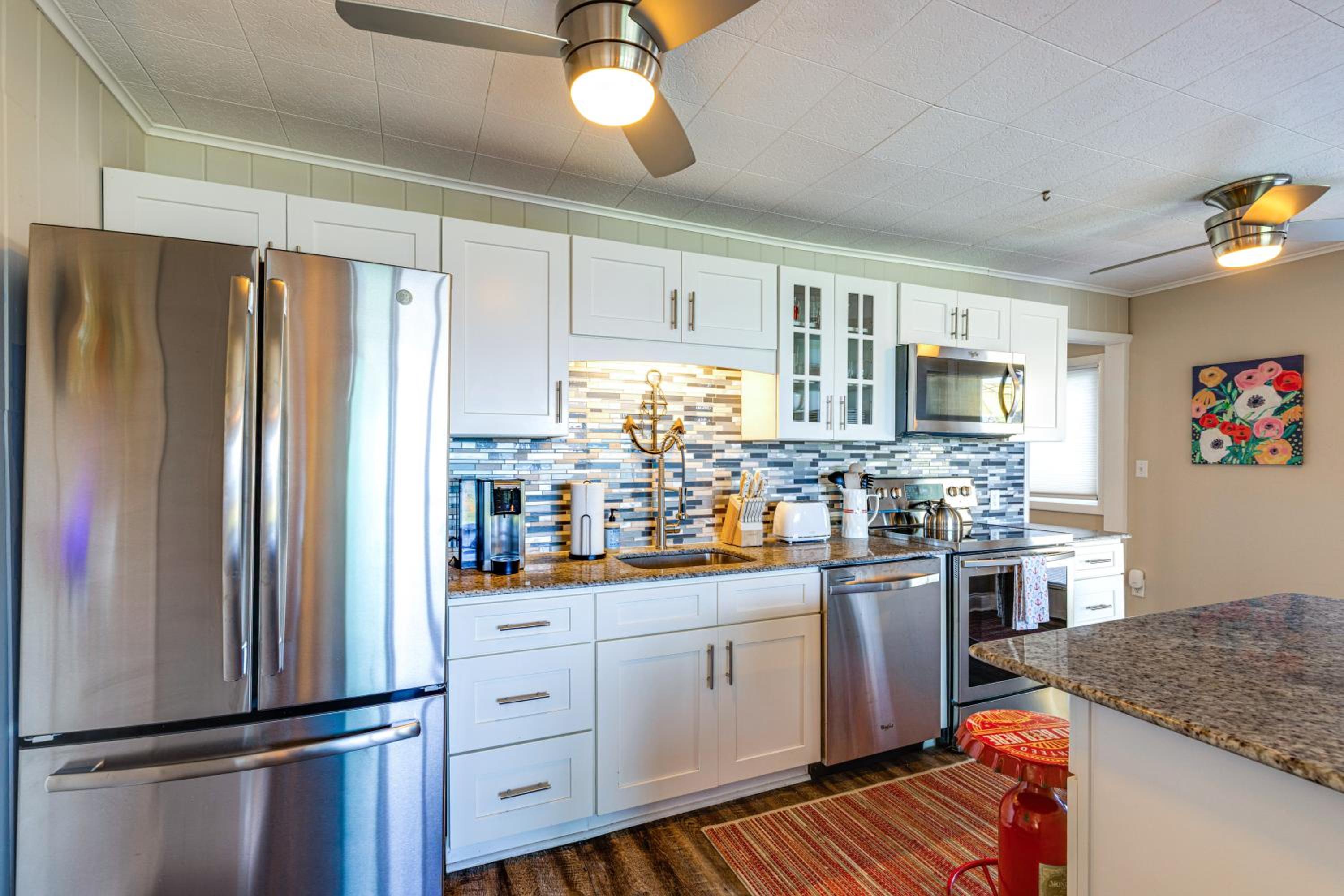 Wilson Waterfront Getaway Near Hikes and Wineries!
