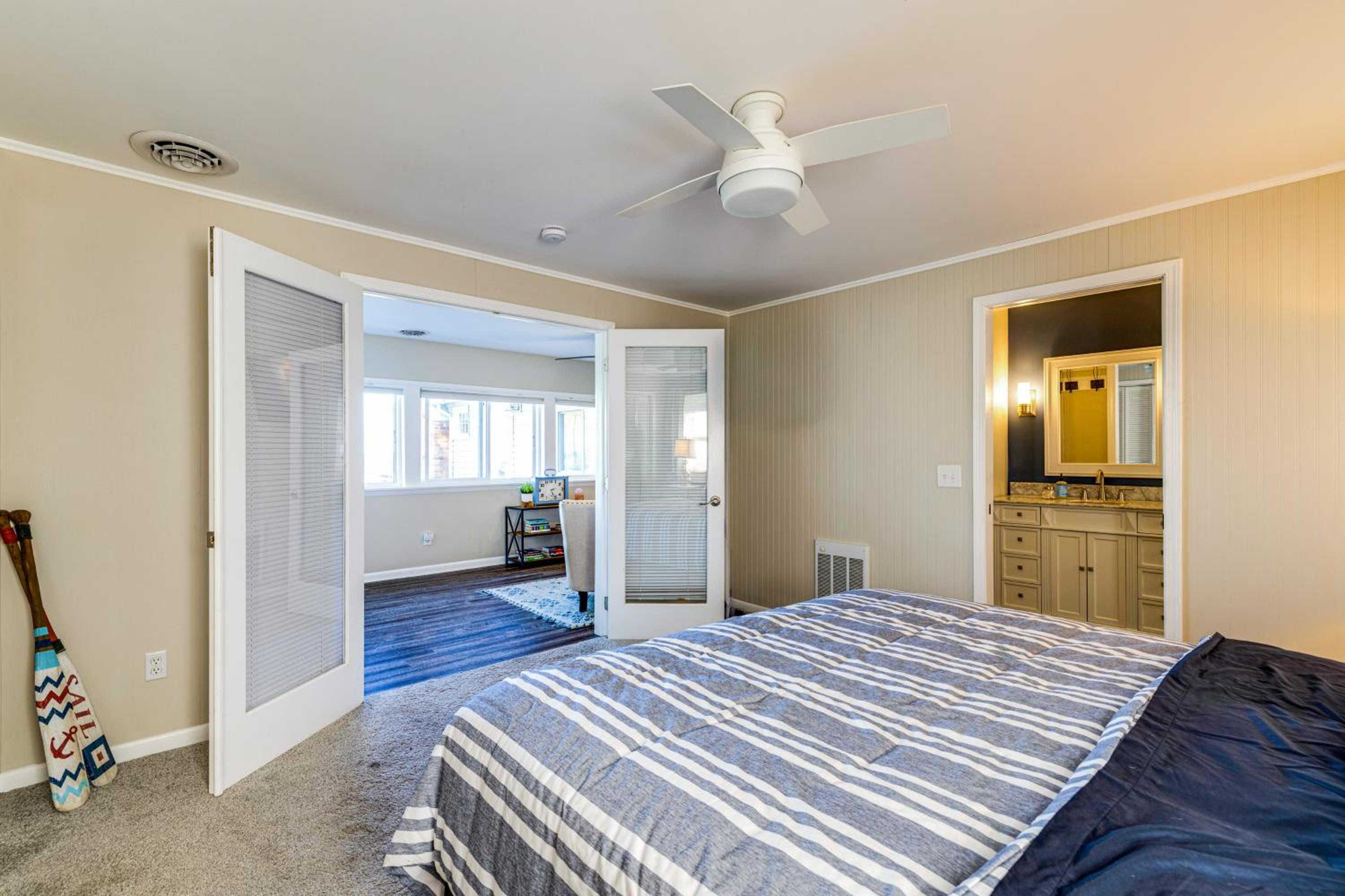 Wilson Waterfront Getaway Near Hikes and Wineries!