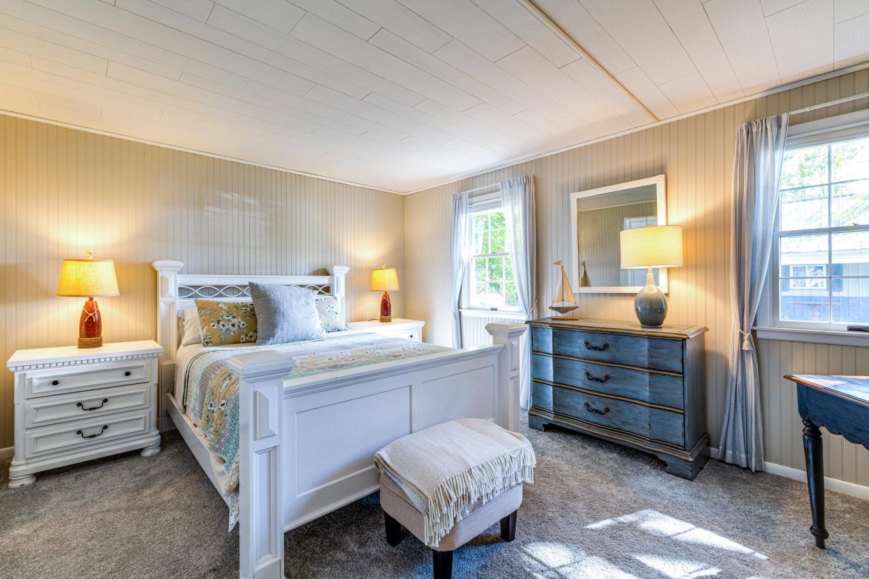 Wilson Waterfront Getaway Near Hikes and Wineries!