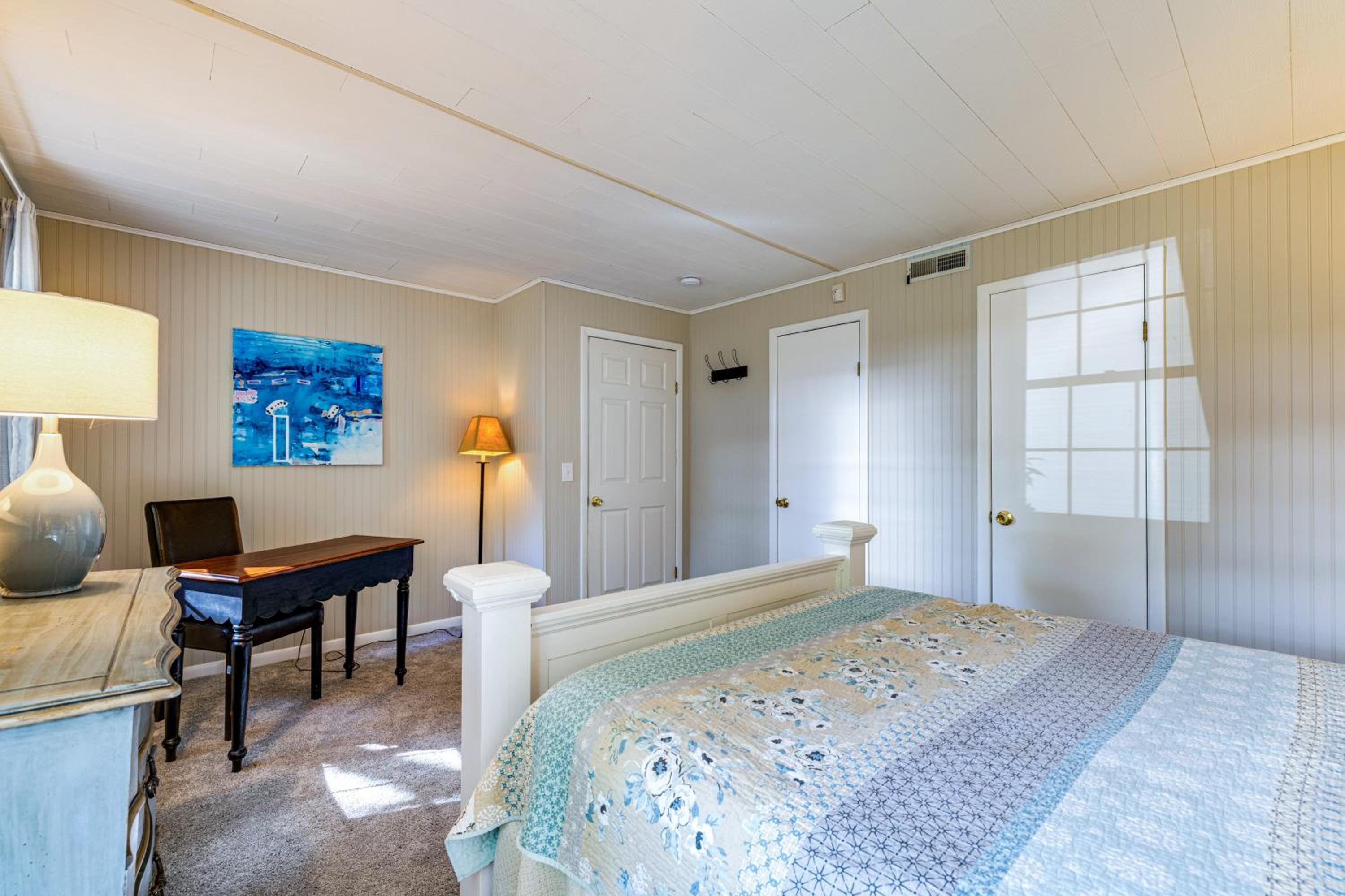 Wilson Waterfront Getaway Near Hikes and Wineries!