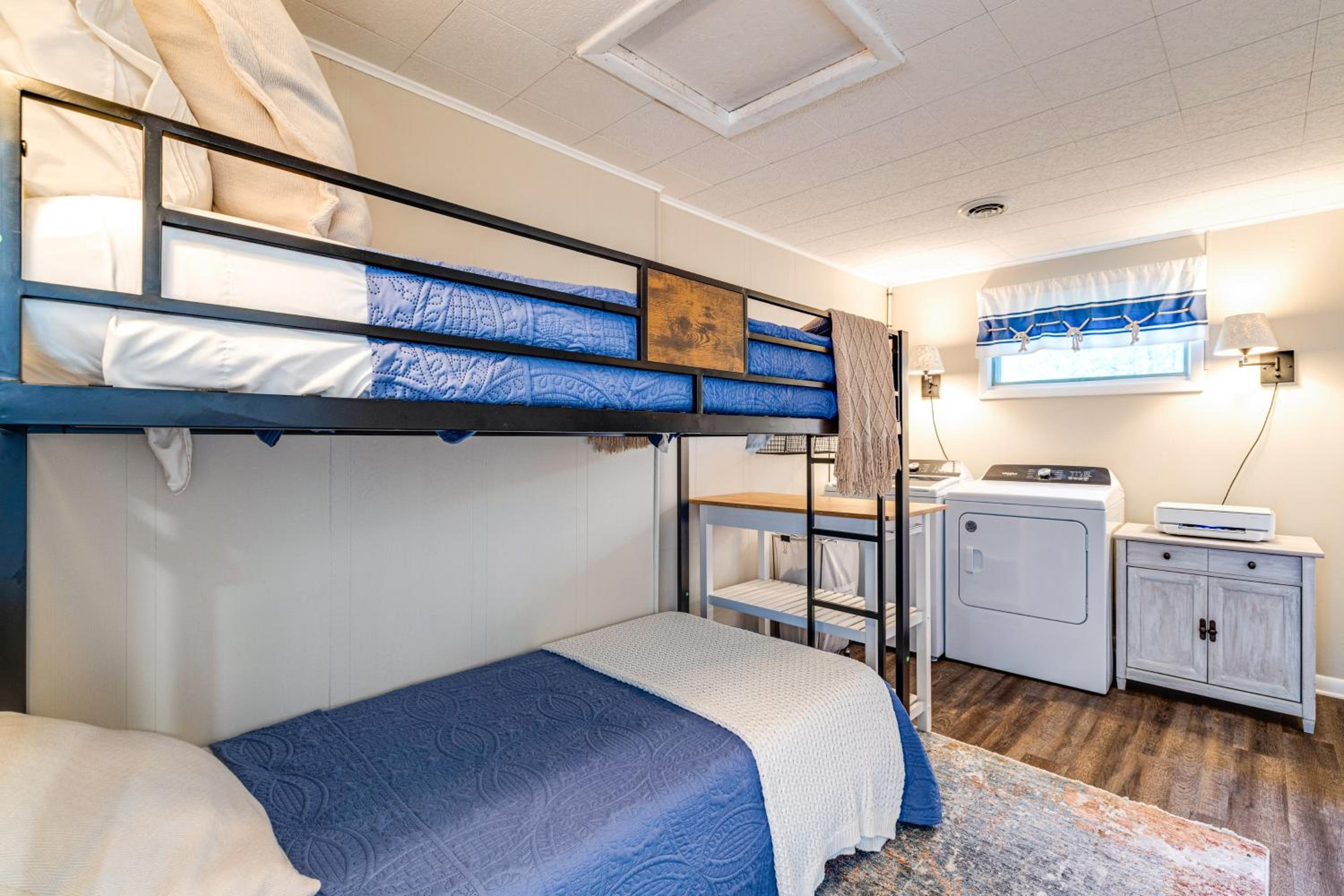 Wilson Waterfront Getaway Near Hikes and Wineries!