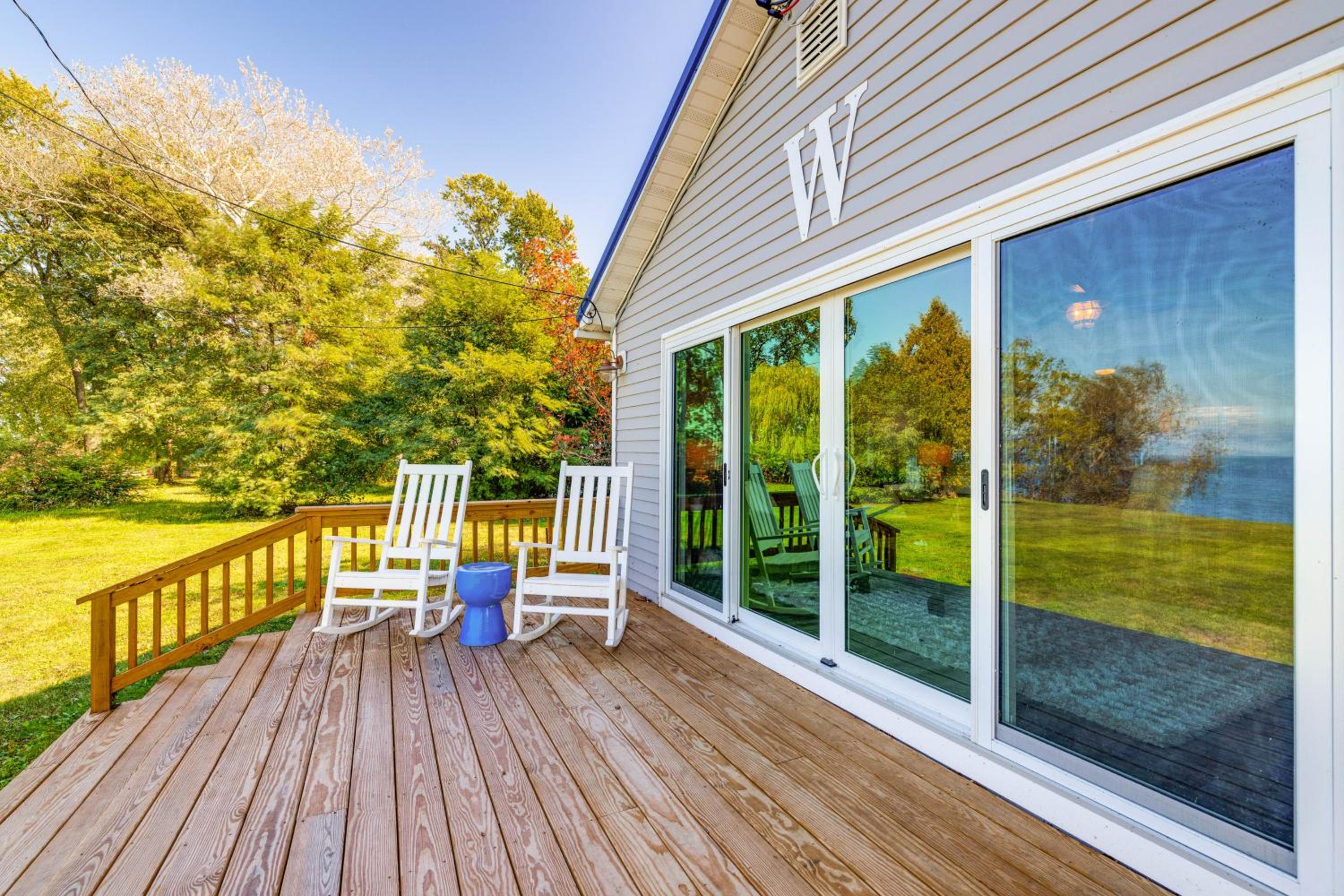 Wilson Waterfront Getaway Near Hikes and Wineries!