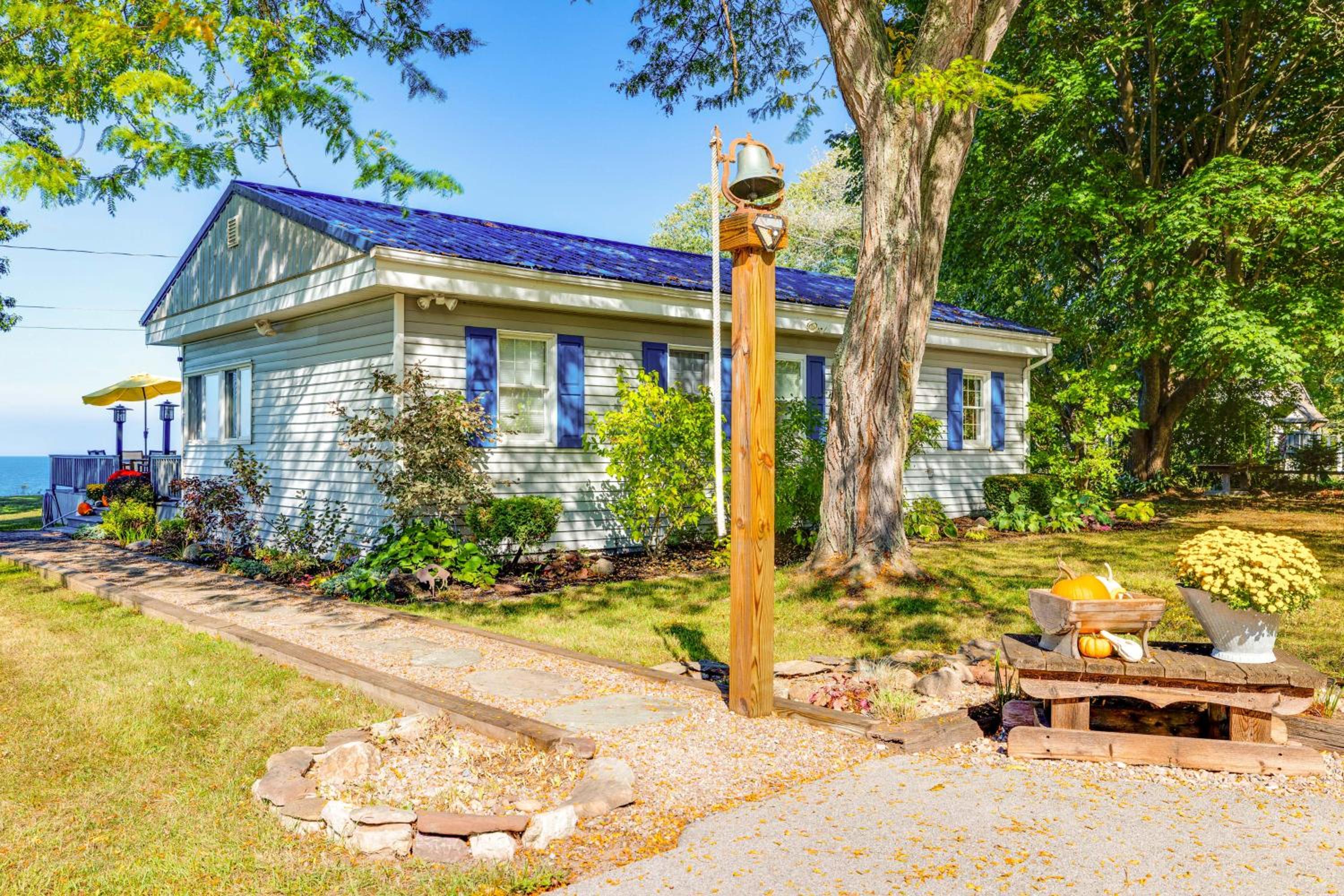Wilson Waterfront Getaway Near Hikes and Wineries!