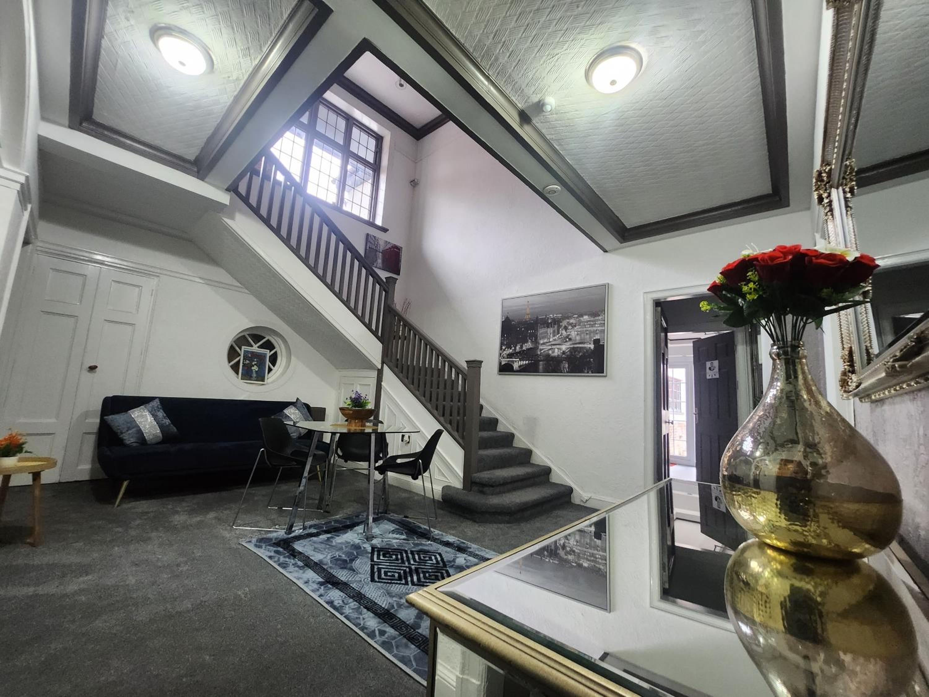 Charming Tudor Cottage White House Free Wifi Manchester