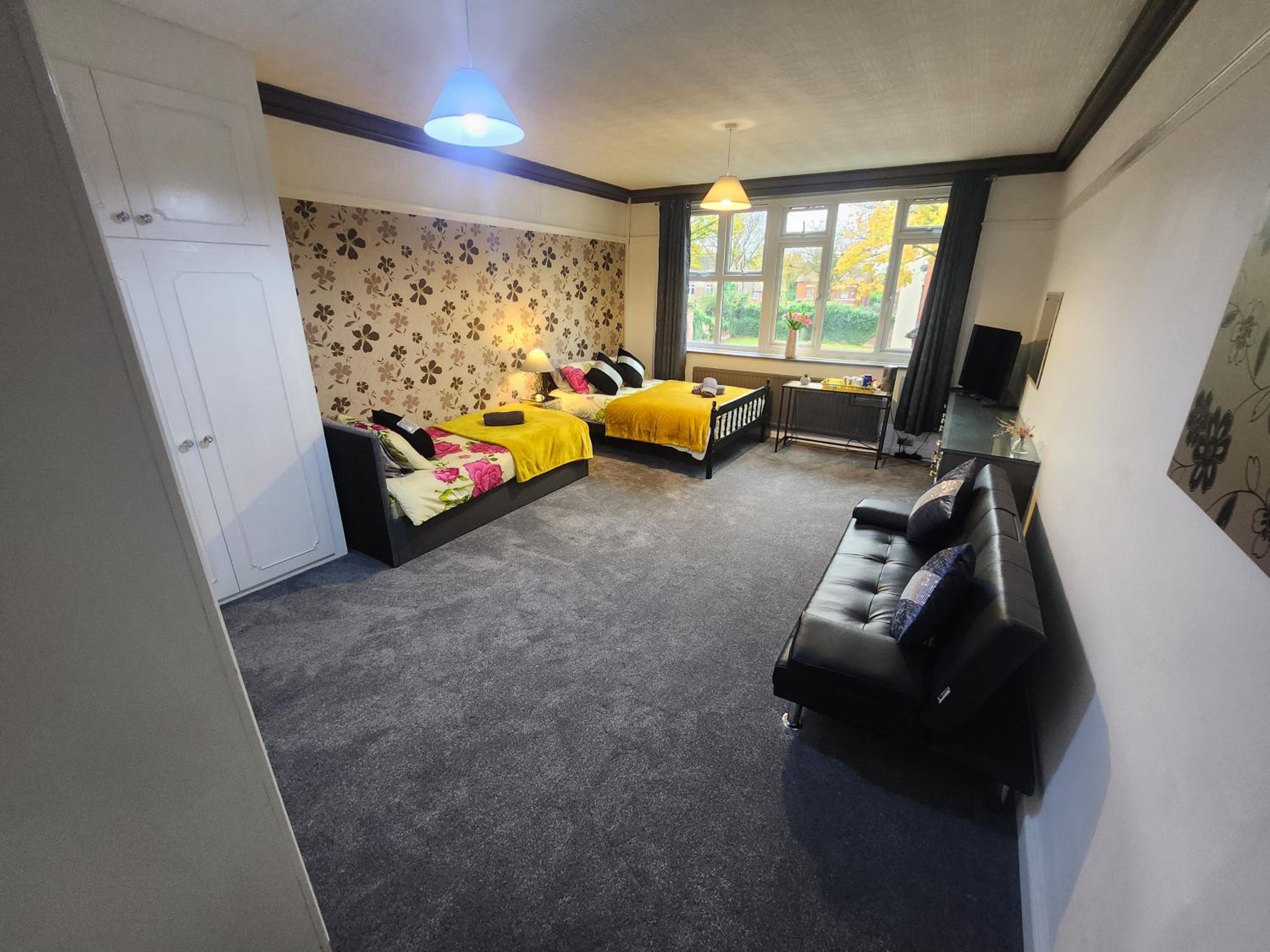 Charming Tudor Cottage White House Free Wifi Manchester