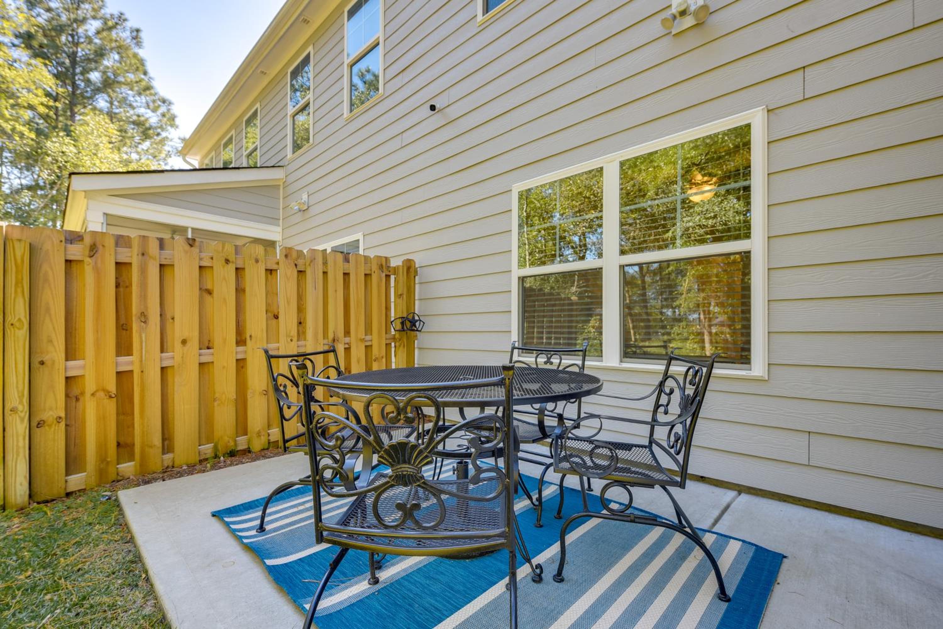 Townhome with Pool! 7 Mi to Ocean Isle Beach