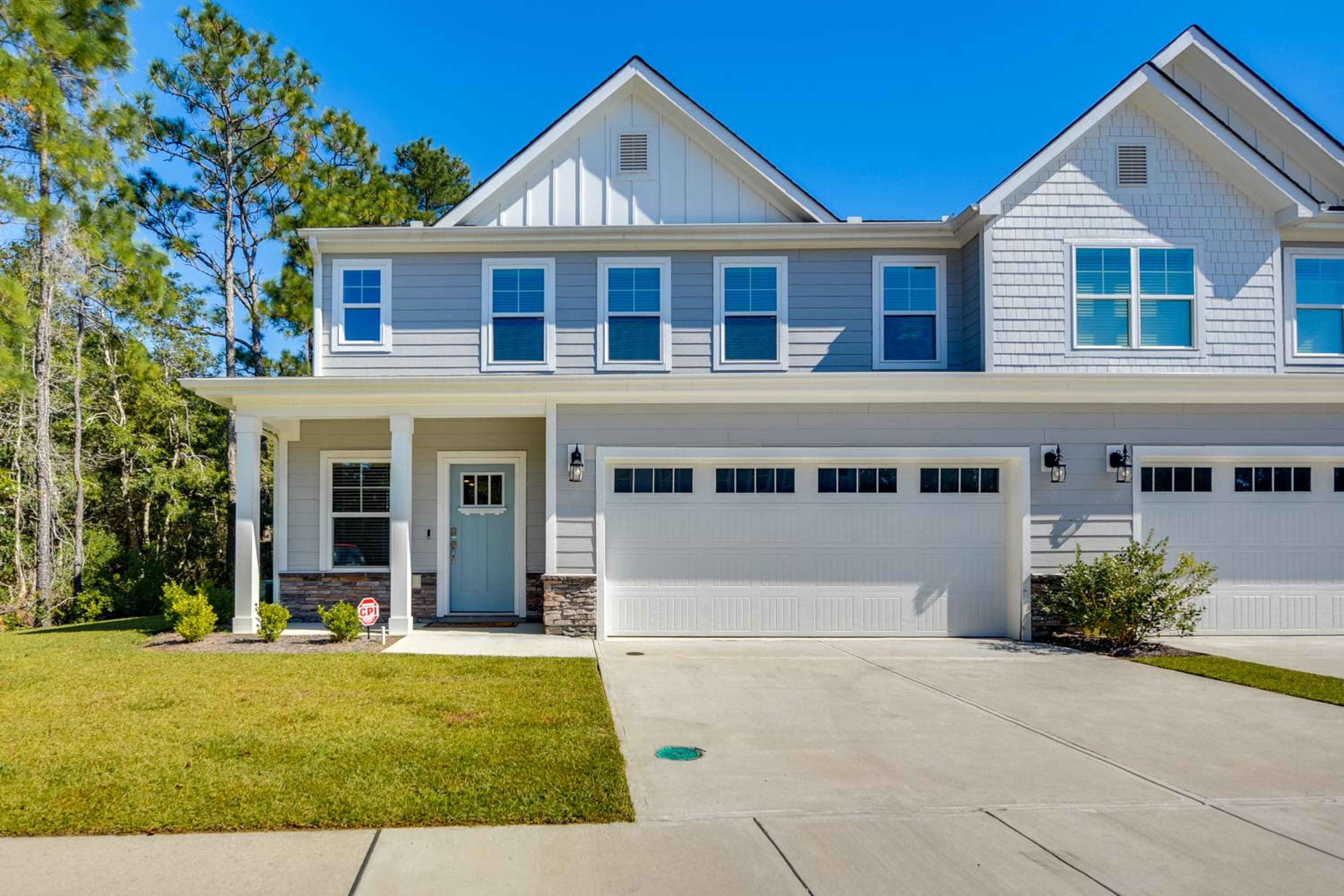 Townhome with Pool! 7 Mi to Ocean Isle Beach
