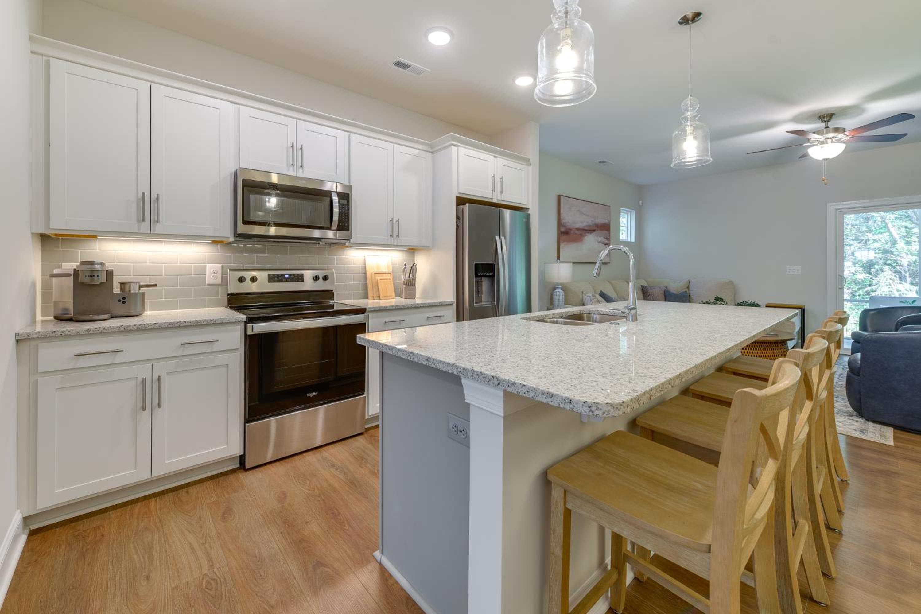 Townhome with Pool! 7 Mi to Ocean Isle Beach