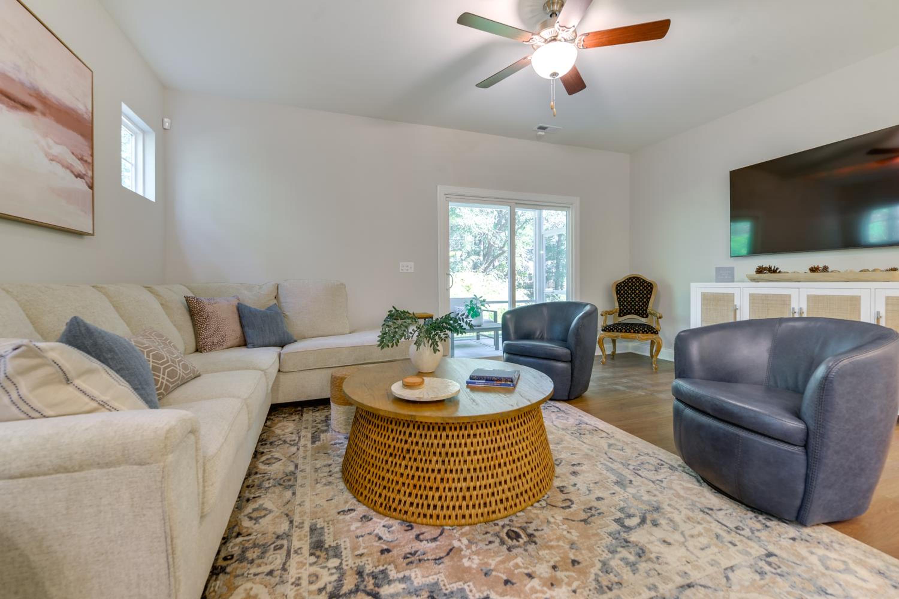 Townhome with Pool! 7 Mi to Ocean Isle Beach