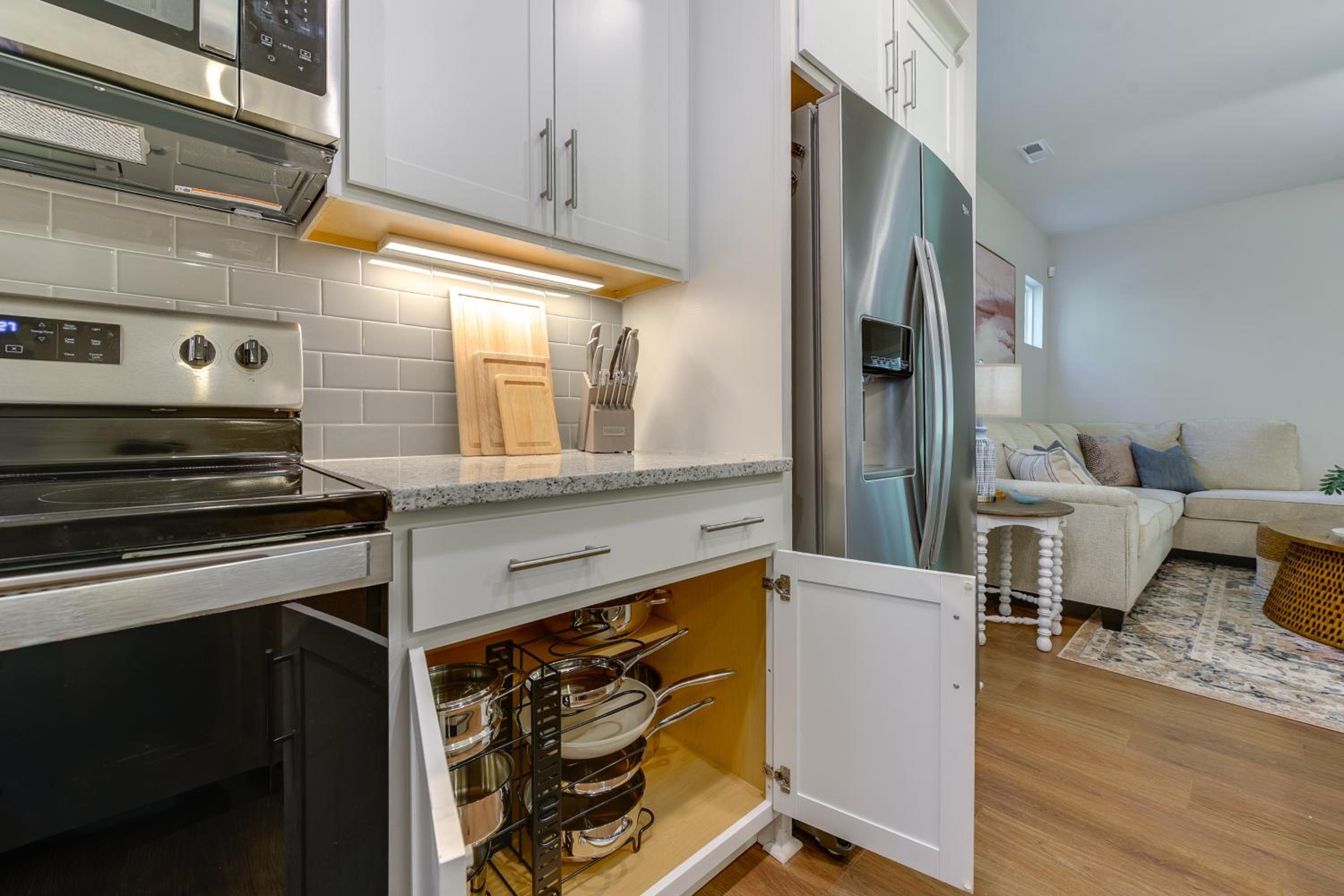 Townhome with Pool! 7 Mi to Ocean Isle Beach