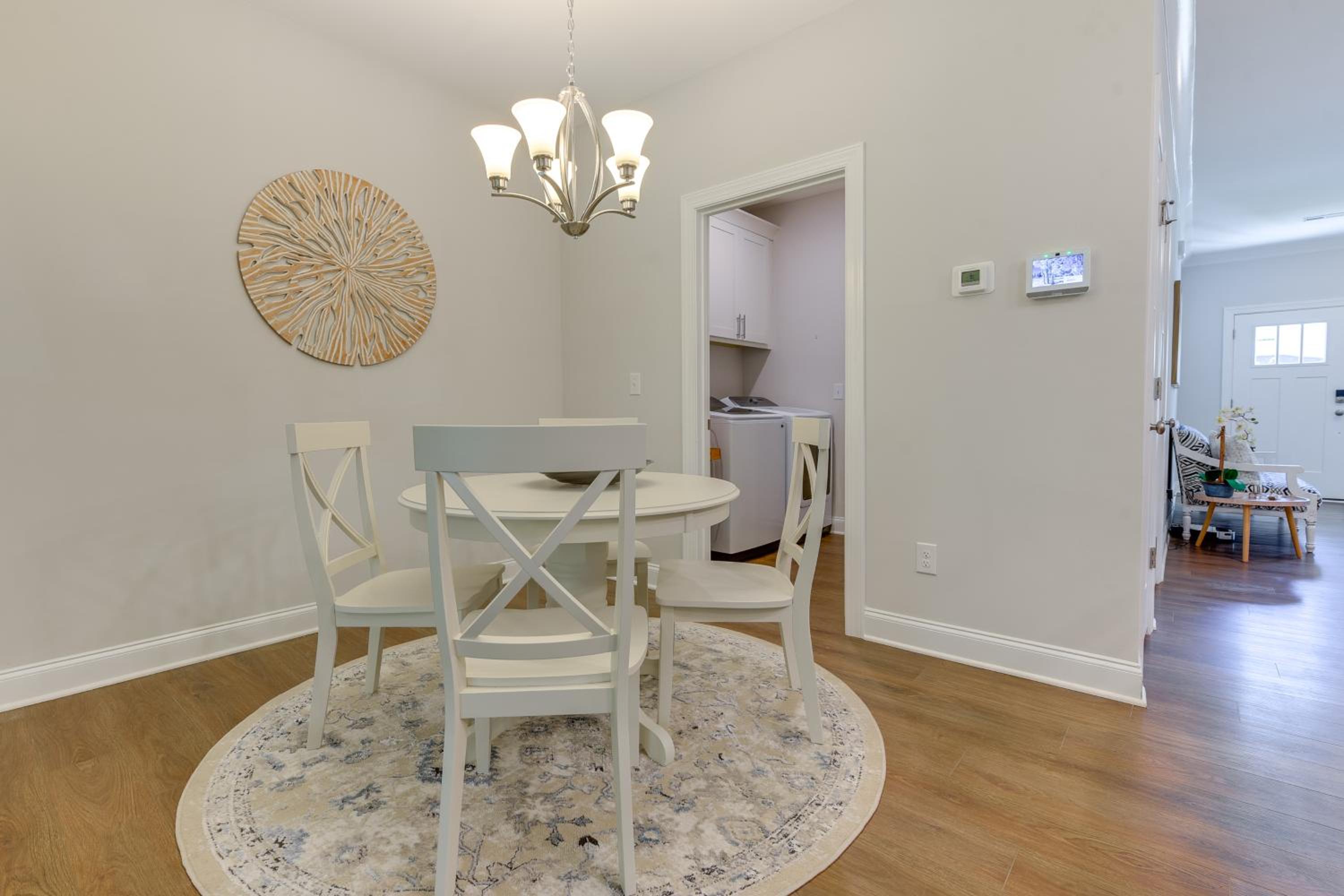 Townhome with Pool! 7 Mi to Ocean Isle Beach