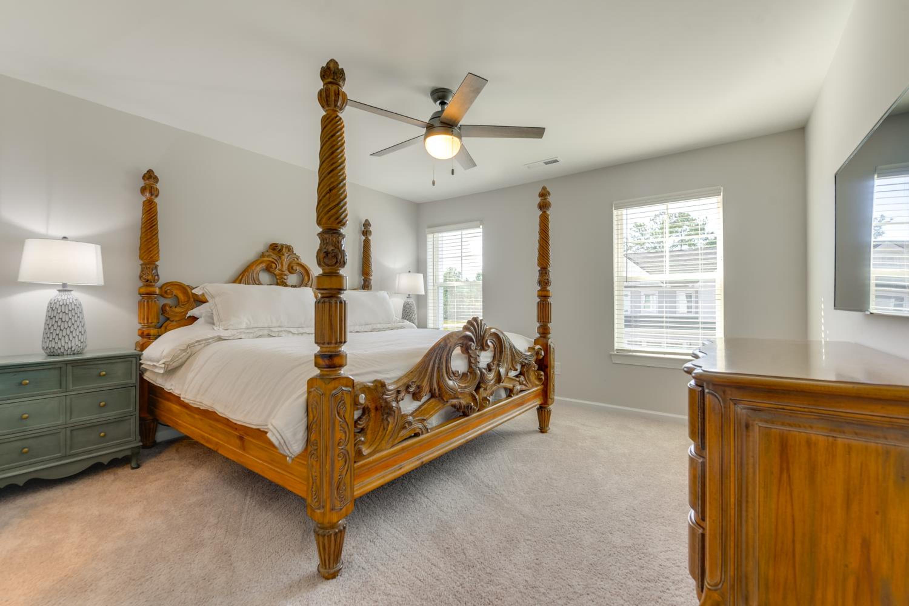 Townhome with Pool! 7 Mi to Ocean Isle Beach