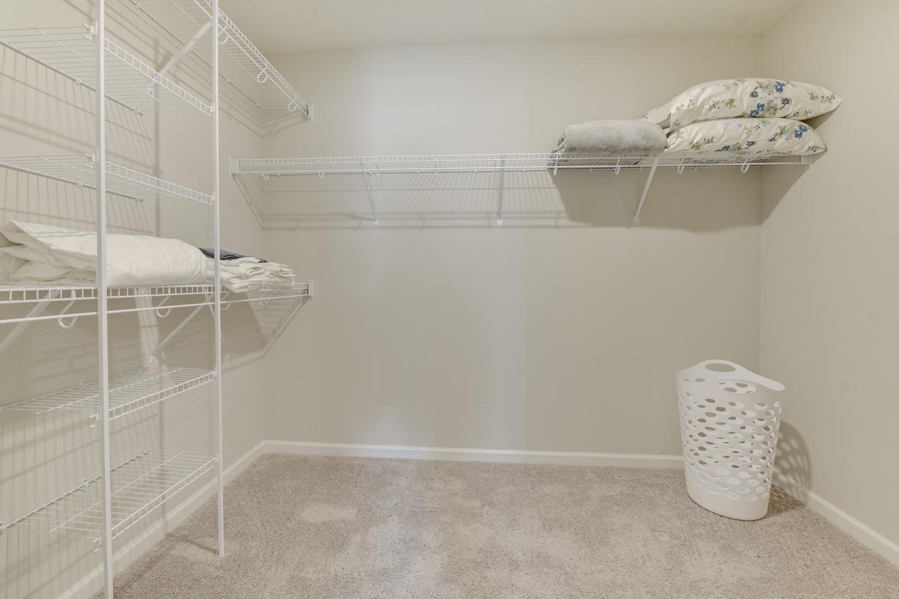 Townhome with Pool! 7 Mi to Ocean Isle Beach
