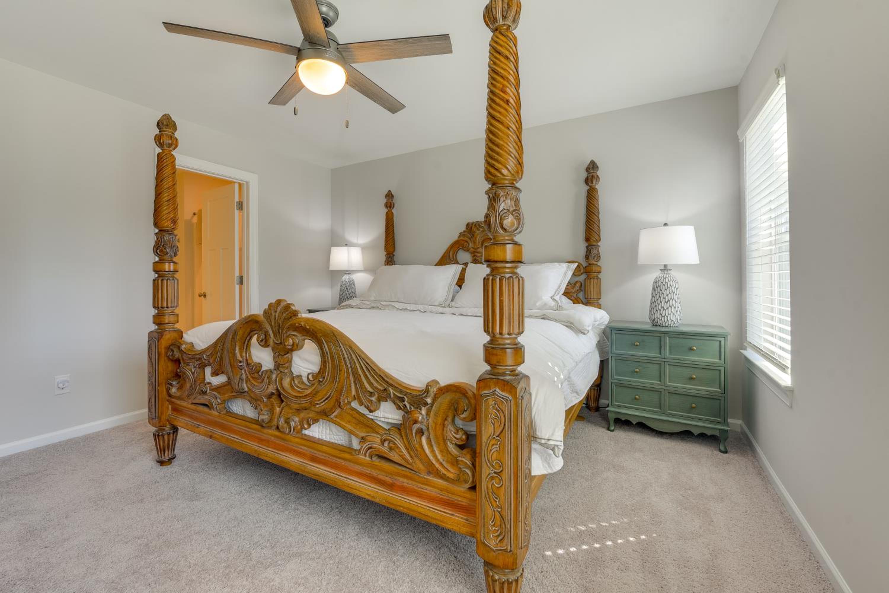 Townhome with Pool! 7 Mi to Ocean Isle Beach