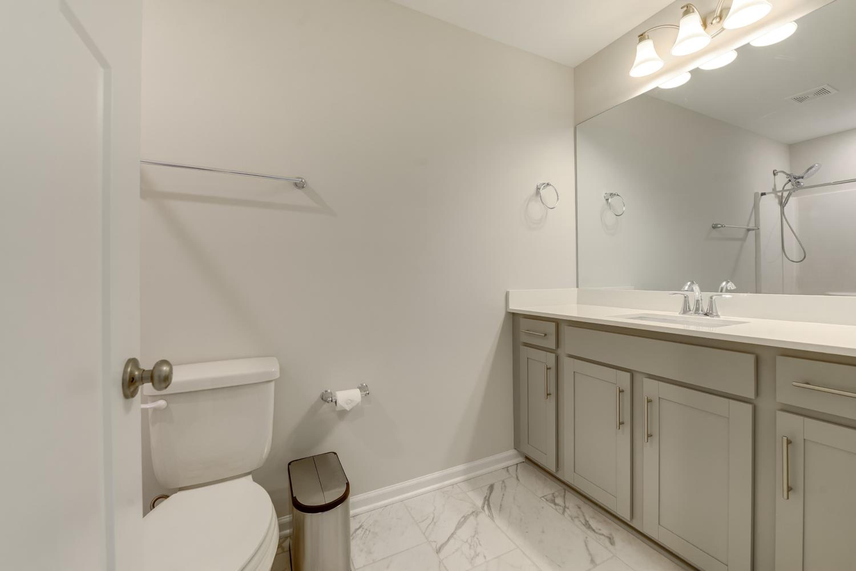 Townhome with Pool! 7 Mi to Ocean Isle Beach