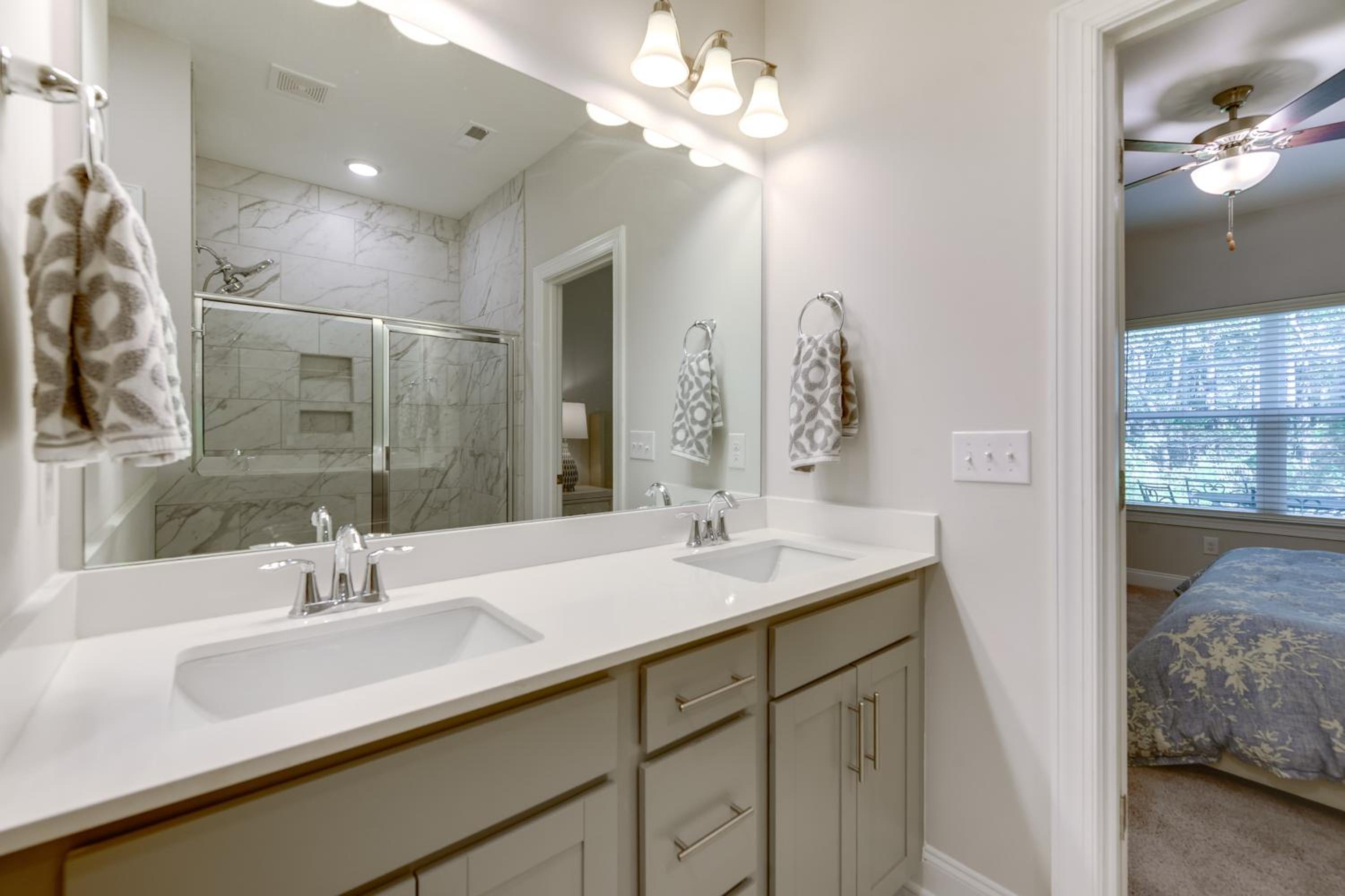 Townhome with Pool! 7 Mi to Ocean Isle Beach